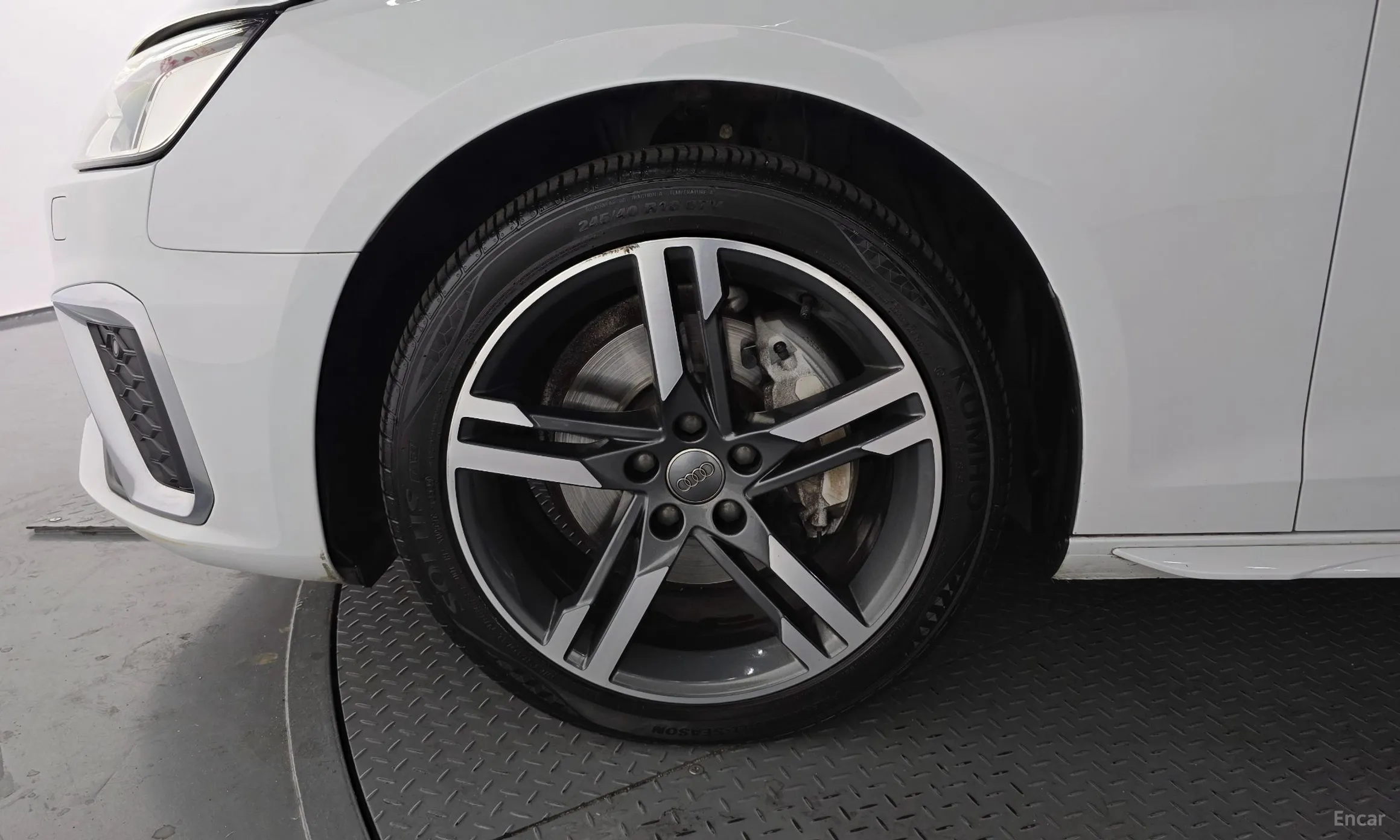 Audi A4 (B9) превью 5