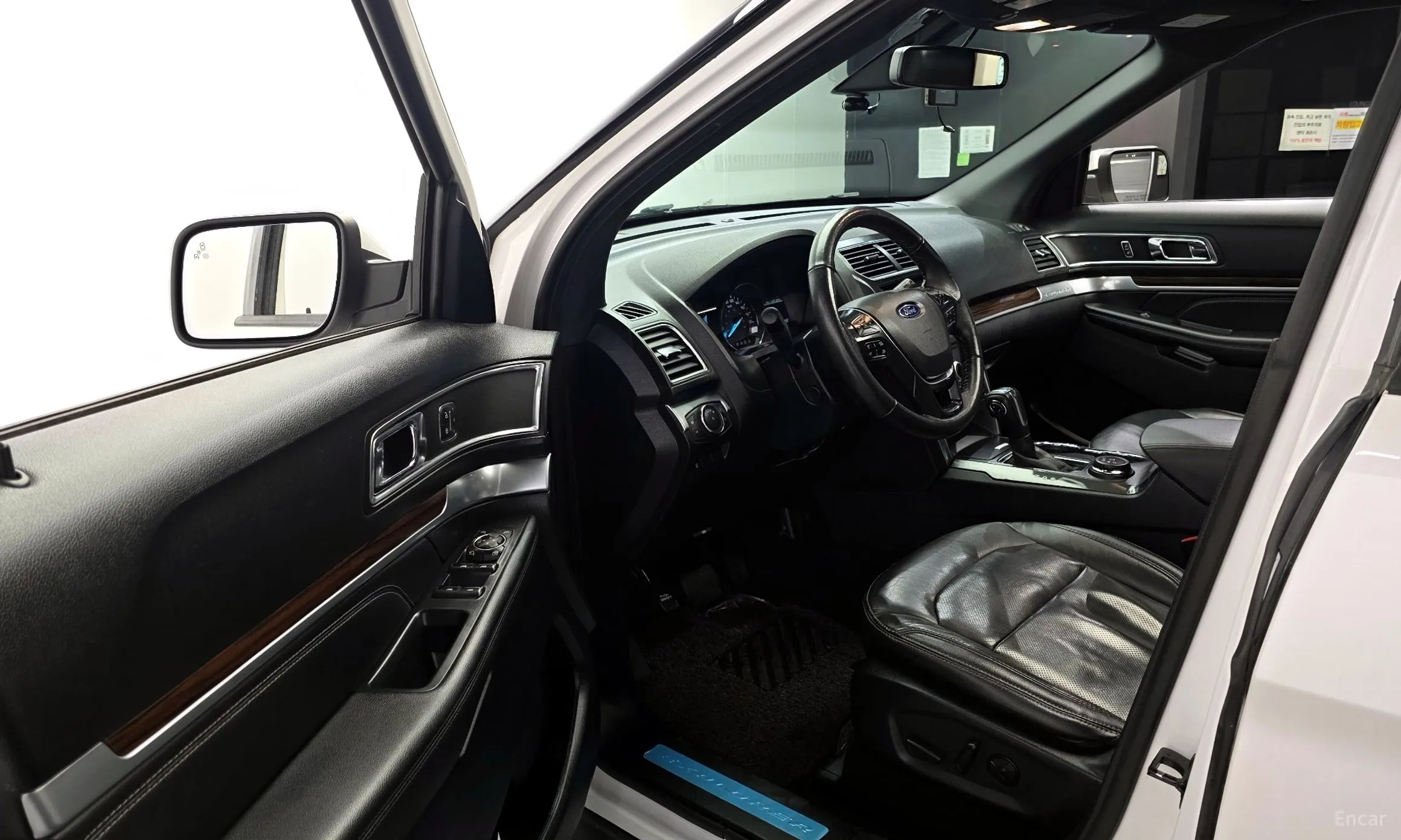 Ford Explorer превью 10