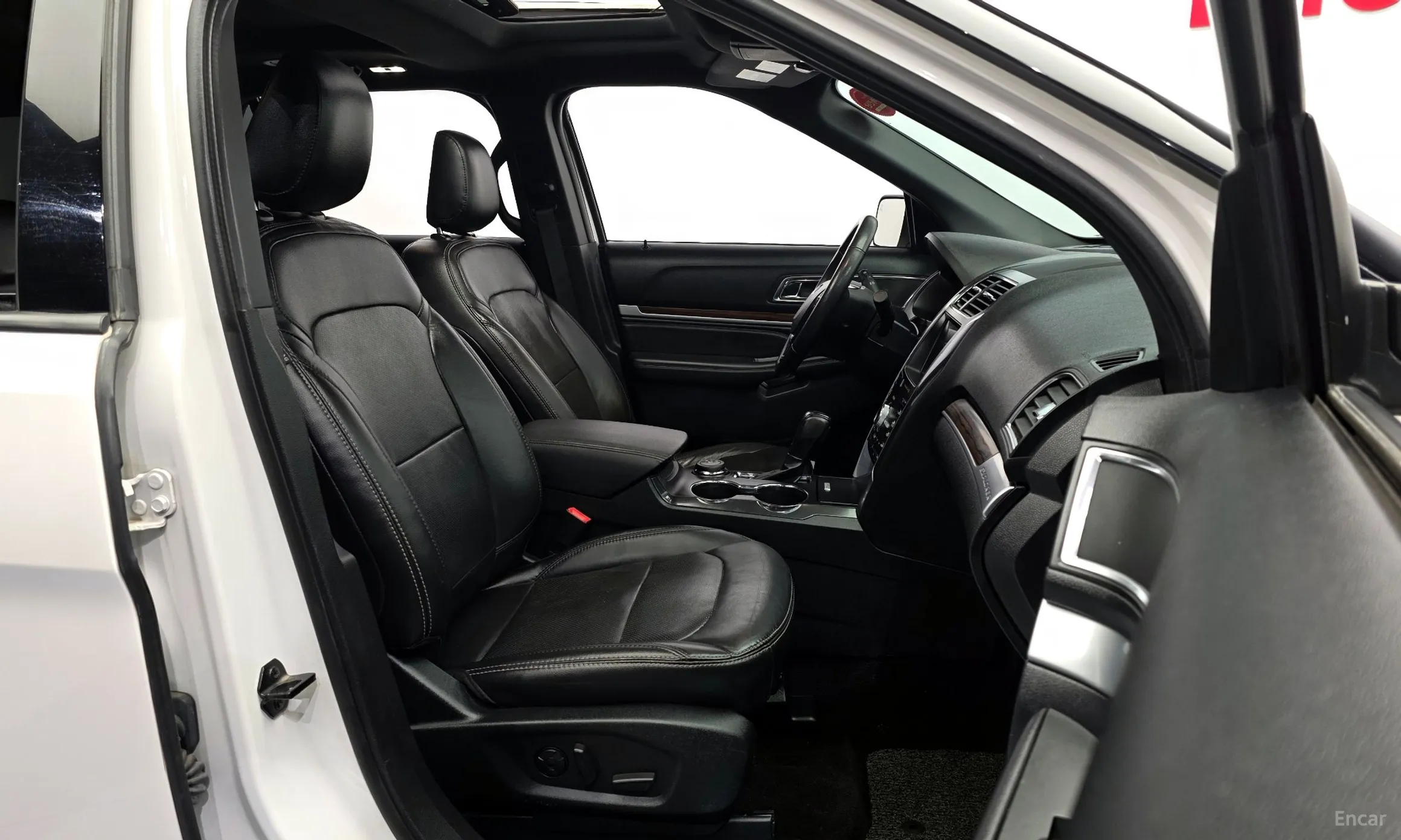 Ford Explorer превью 11
