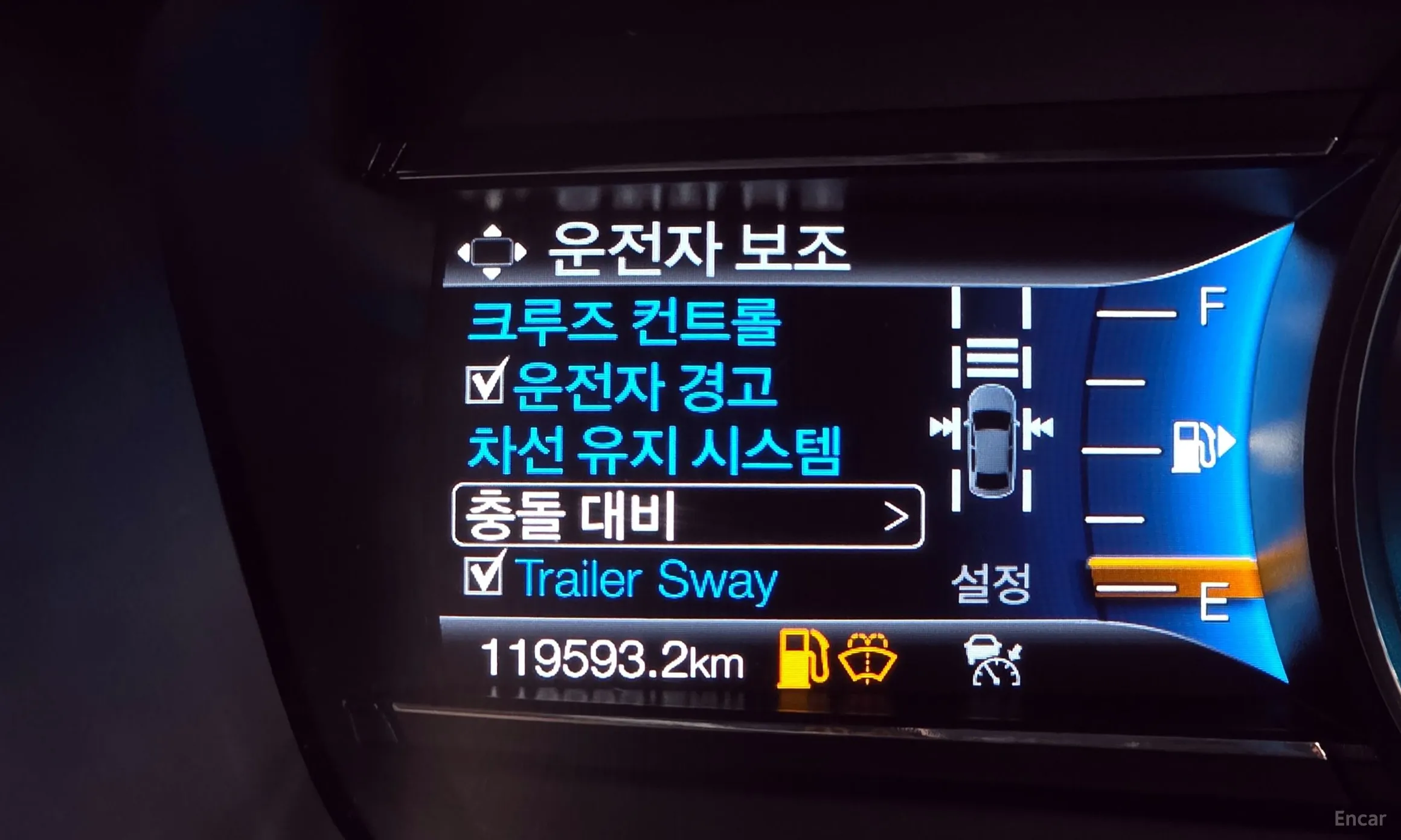 Ford Explorer превью 17