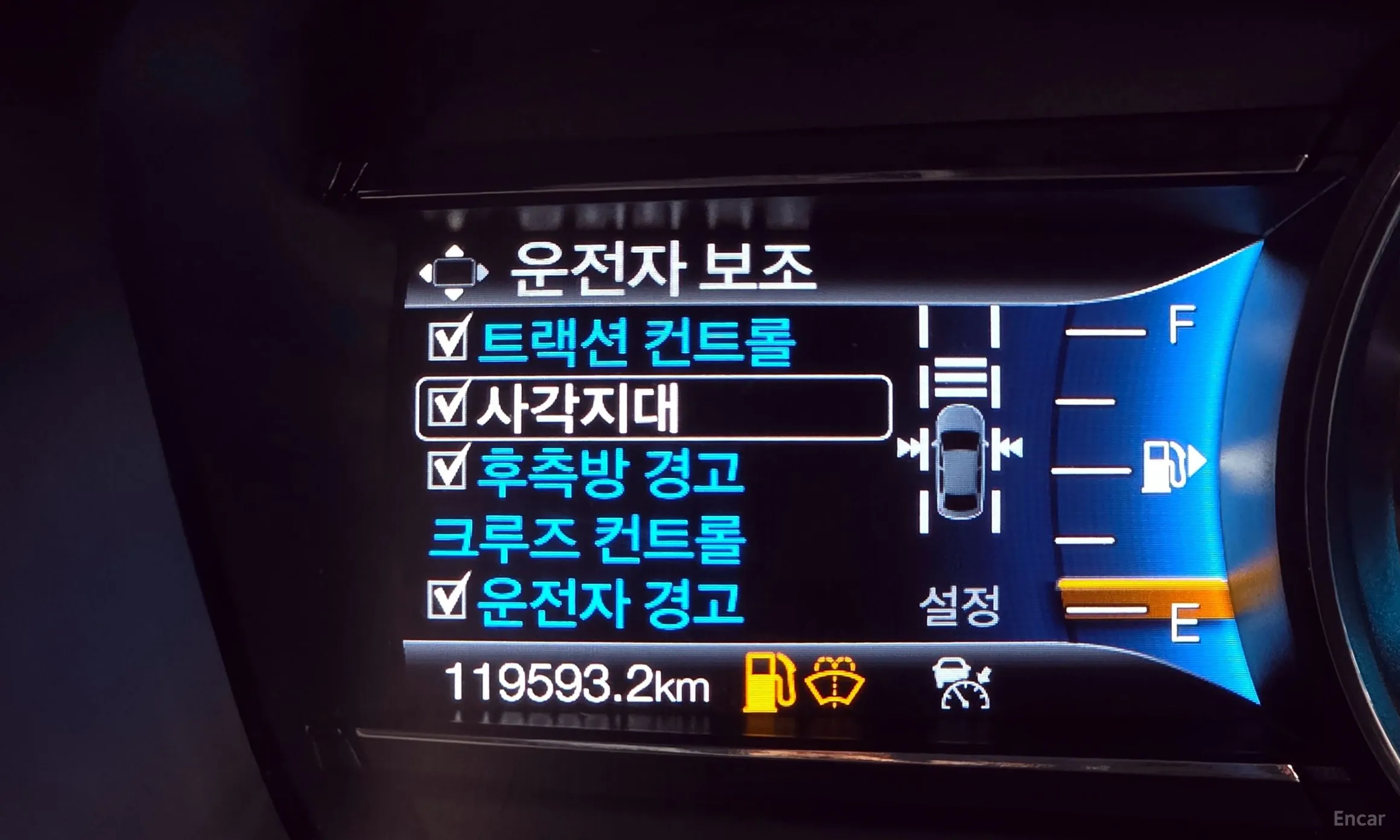 Ford Explorer превью 18