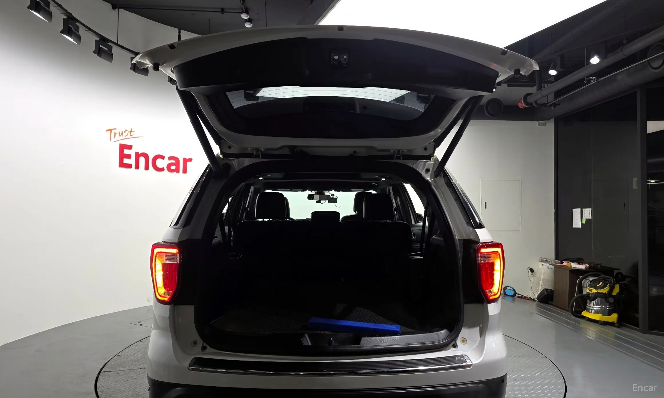 Ford Explorer превью 20