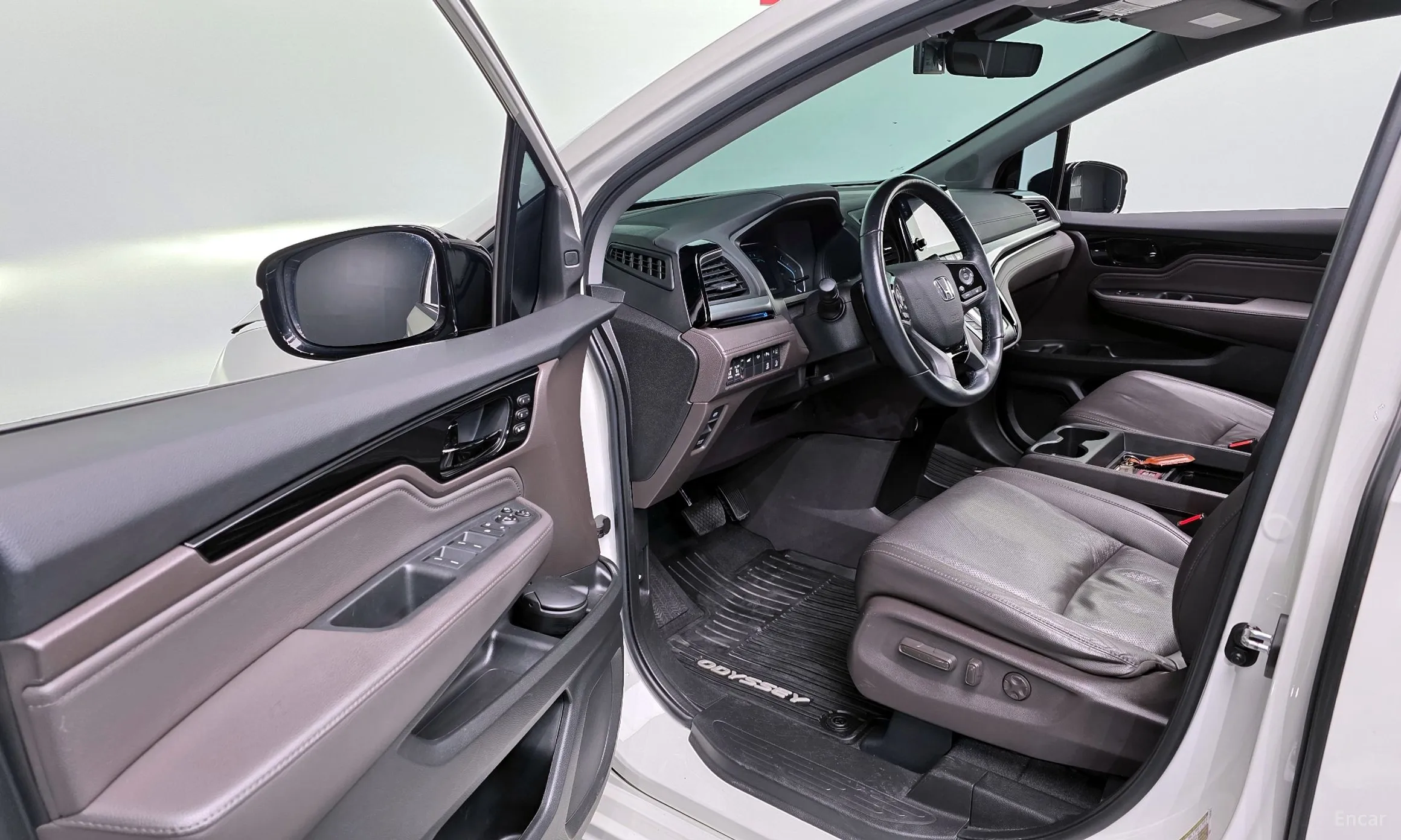Honda Odyssey превью 11