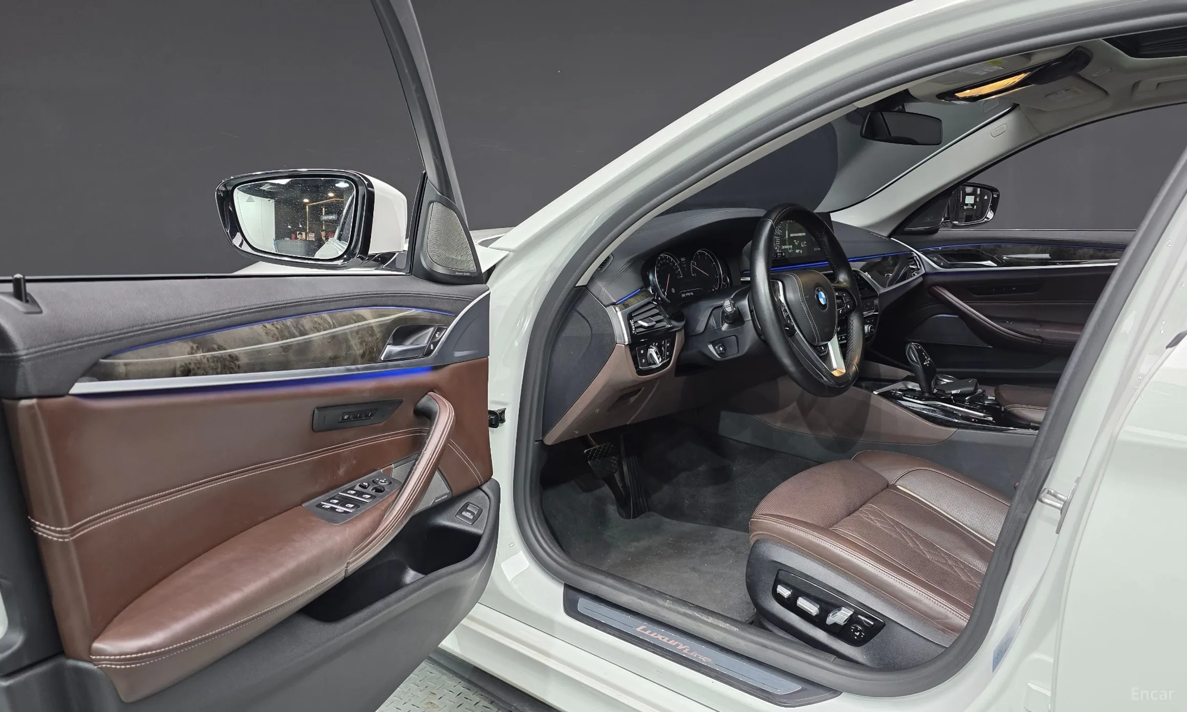 BMW 5 Series (G30) превью 10