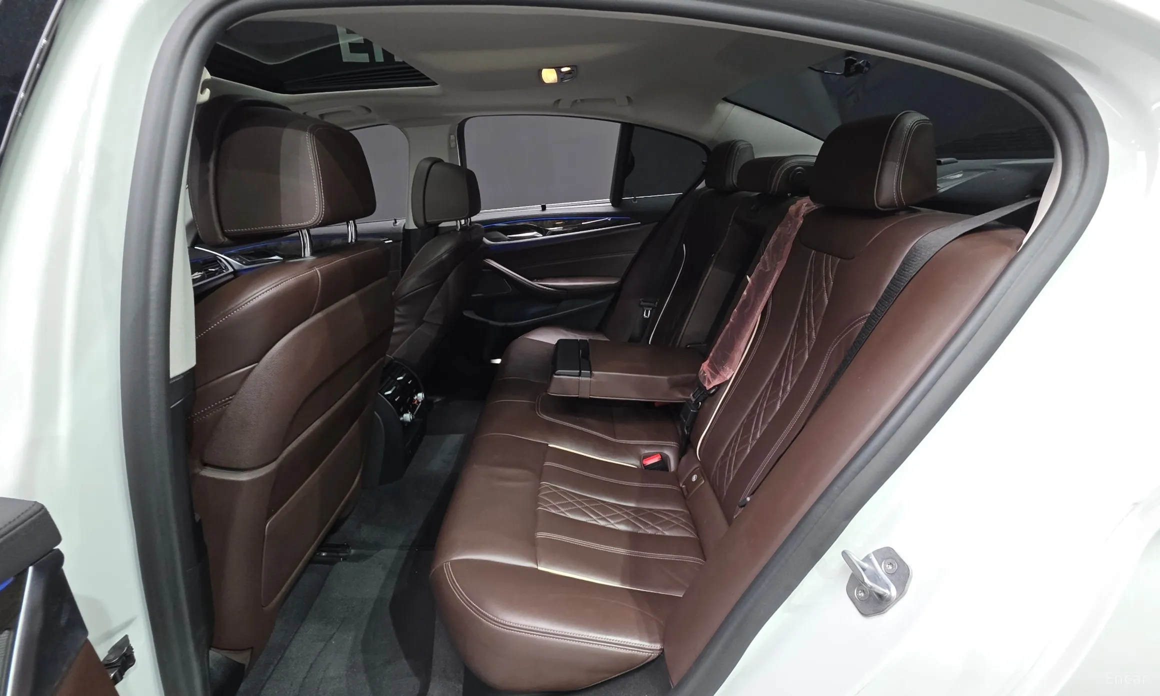 BMW 5 Series (G30) превью 12