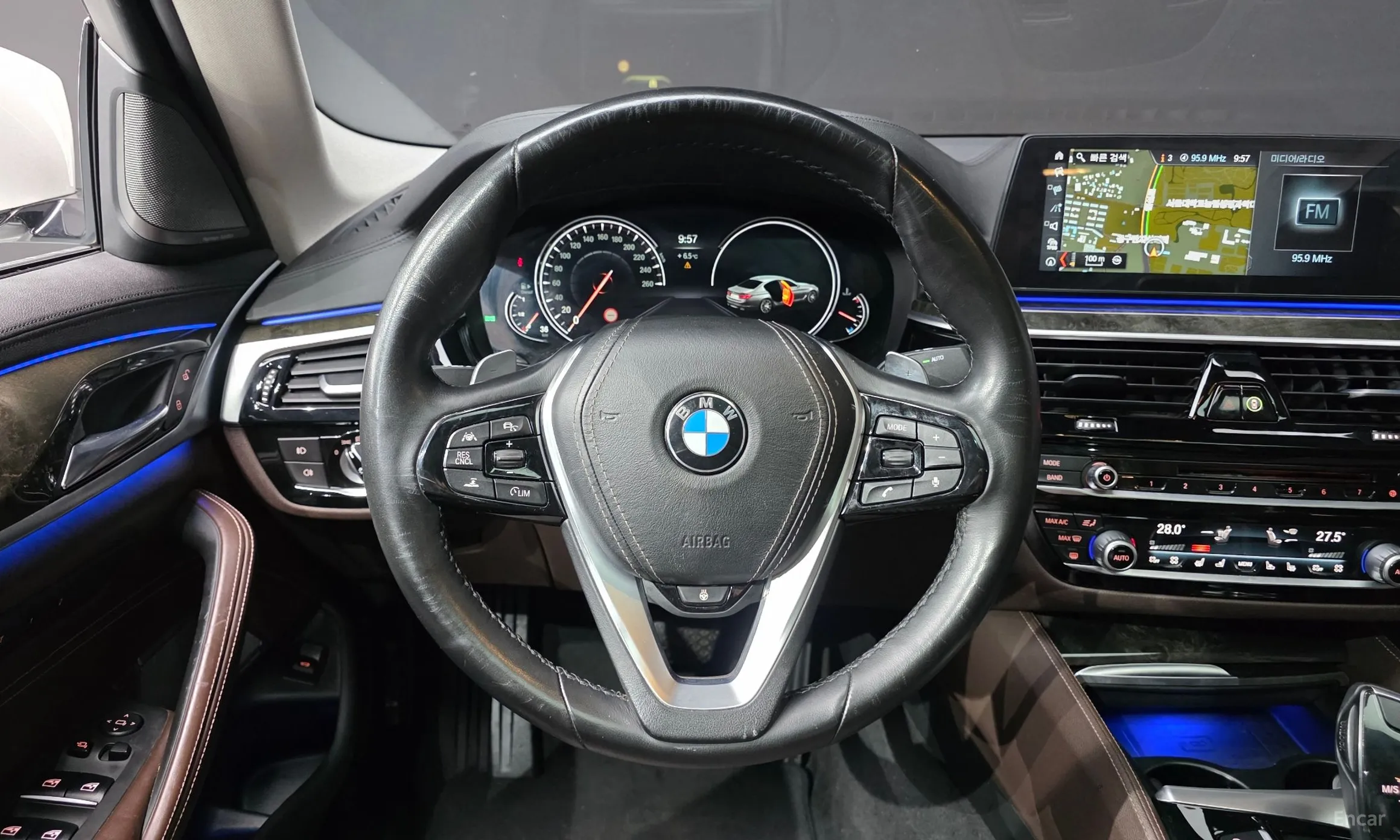 BMW 5 Series (G30) превью 13