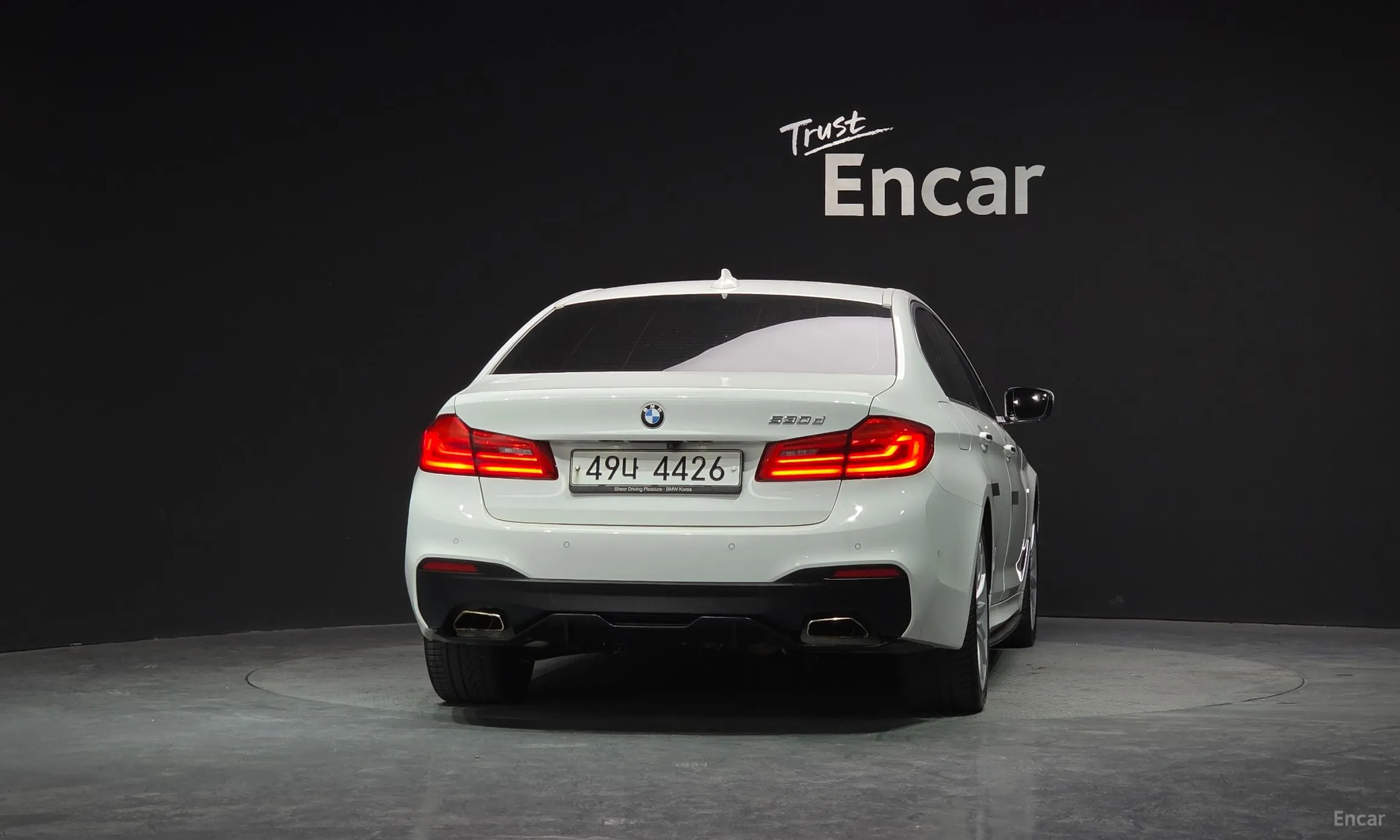 BMW 5 Series (G30) превью 4