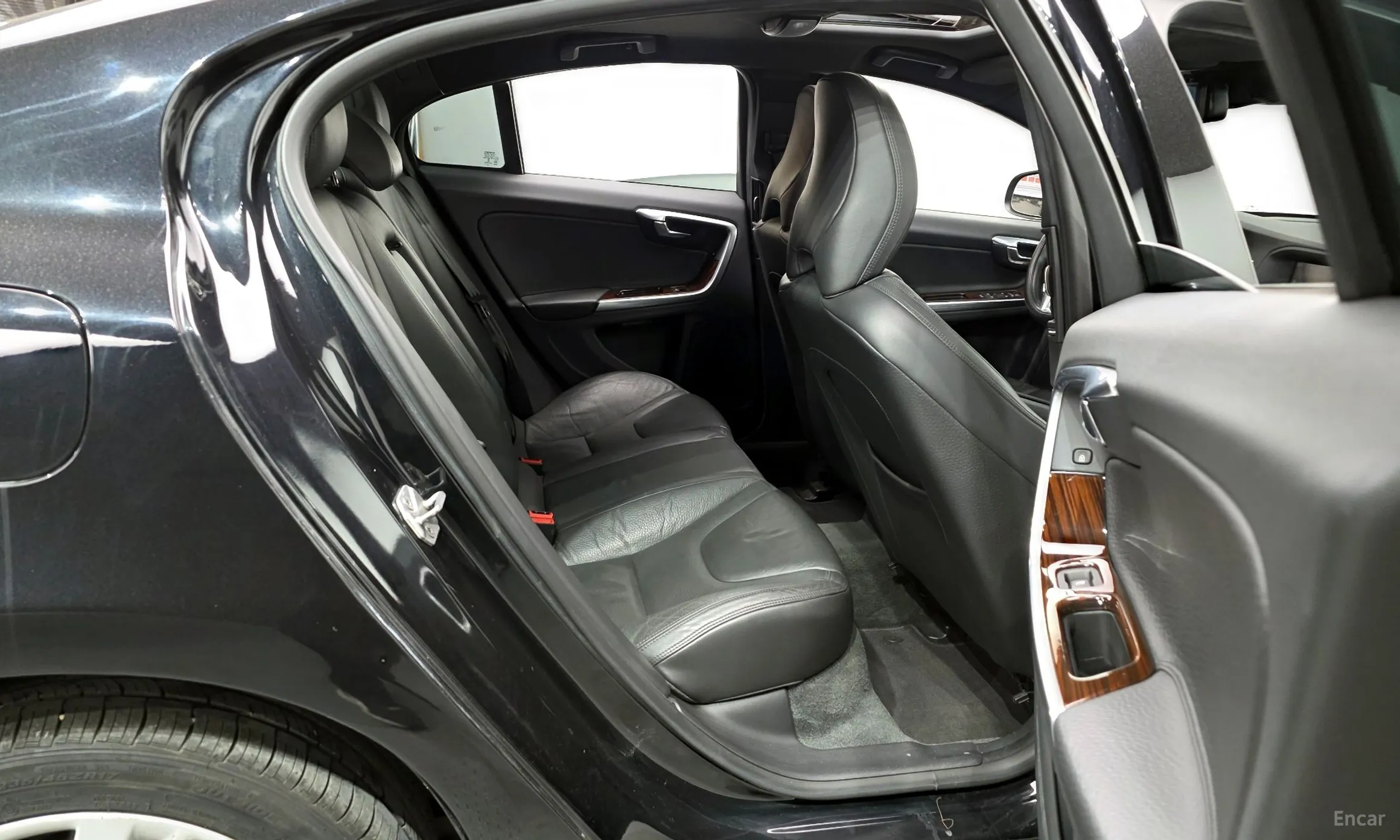 Volvo S60 превью 12