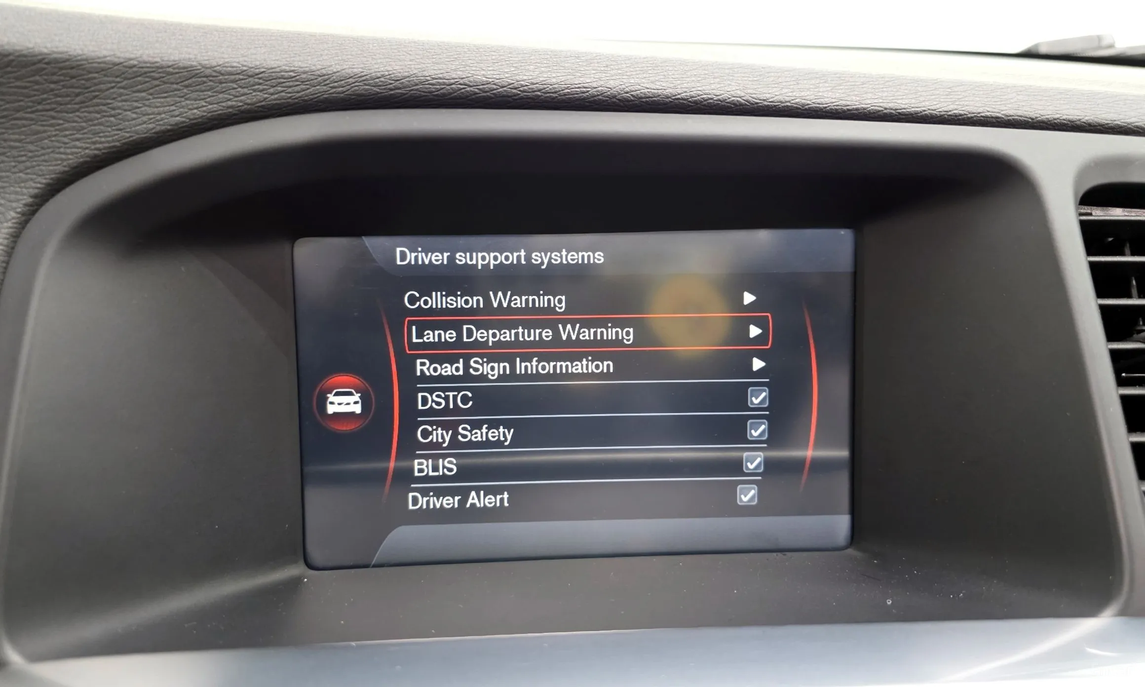 Volvo S60 превью 16