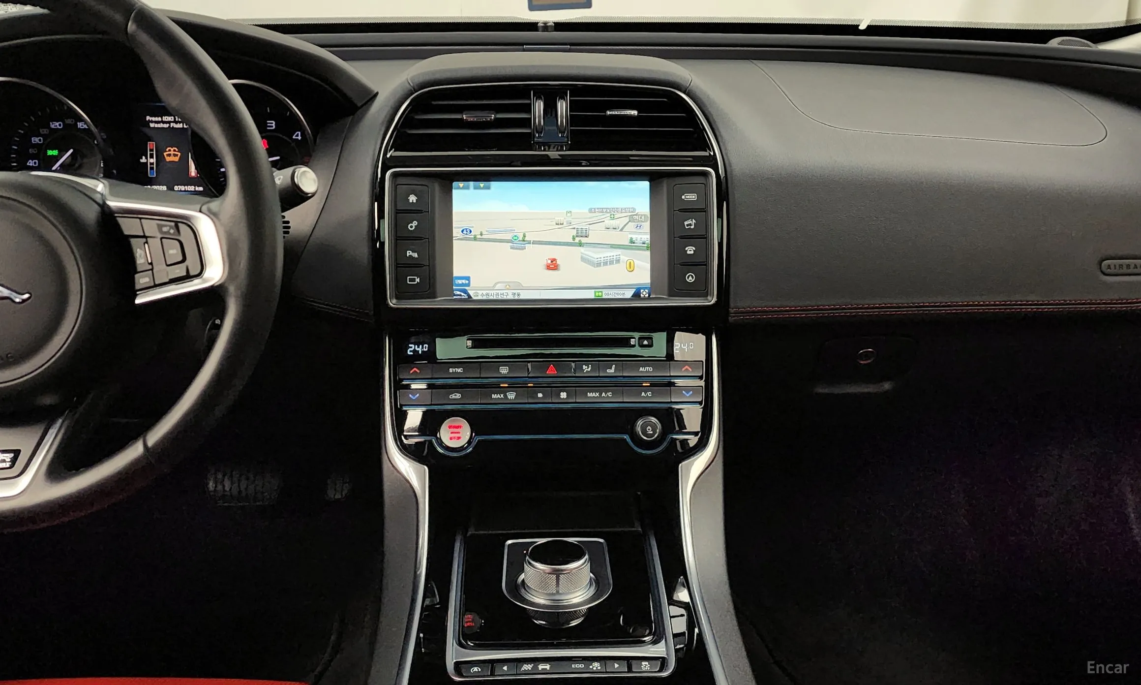 Jaguar XE превью 14