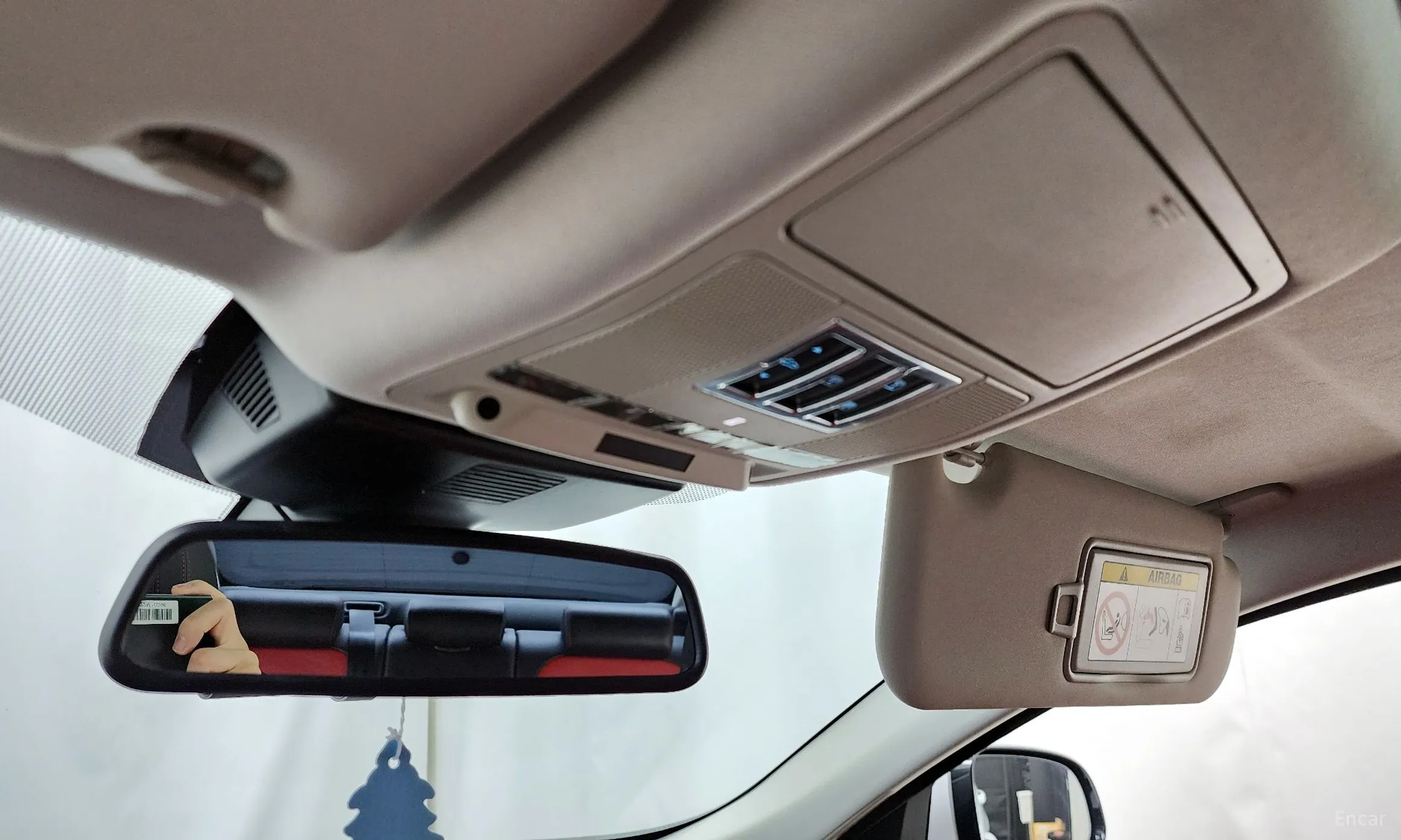Jaguar XE превью 17