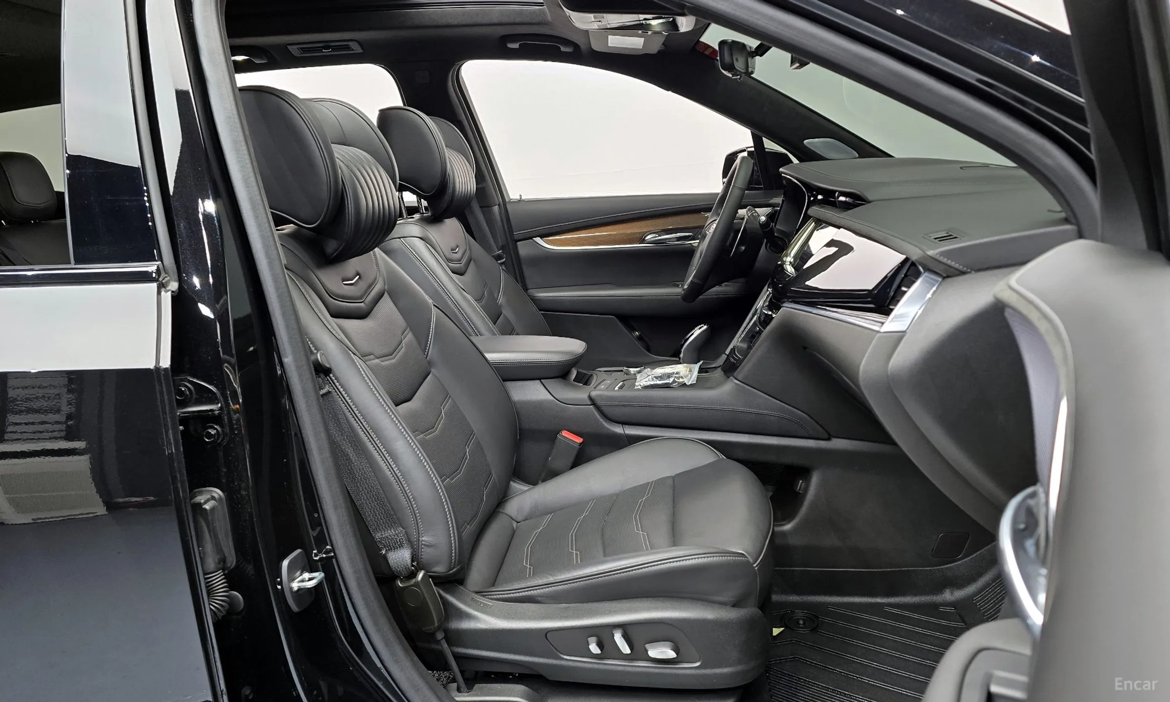 Cadillac XT6 превью 10