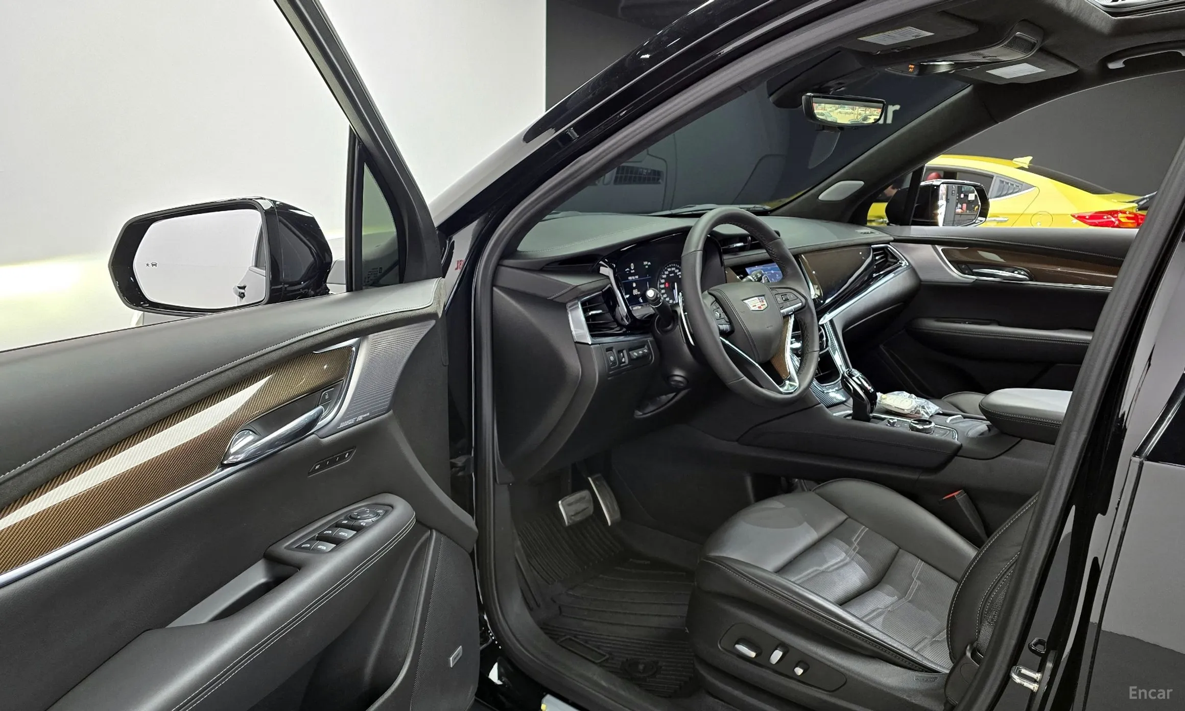 Cadillac XT6 превью 11