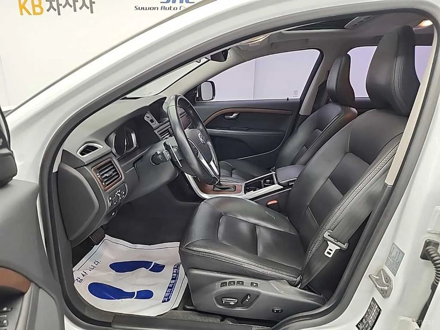 Volvo XC70 превью 11