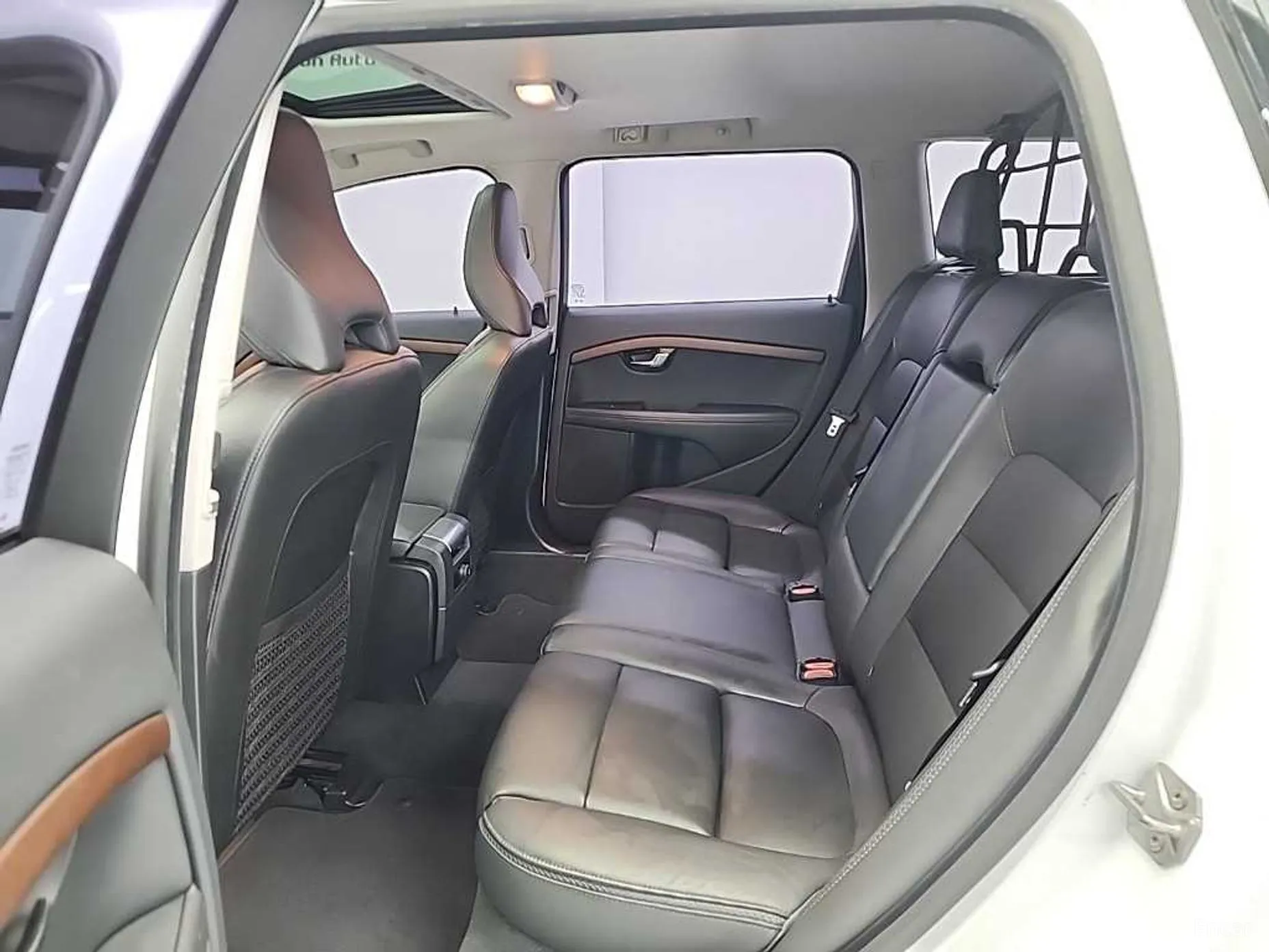 Volvo XC70 превью 12