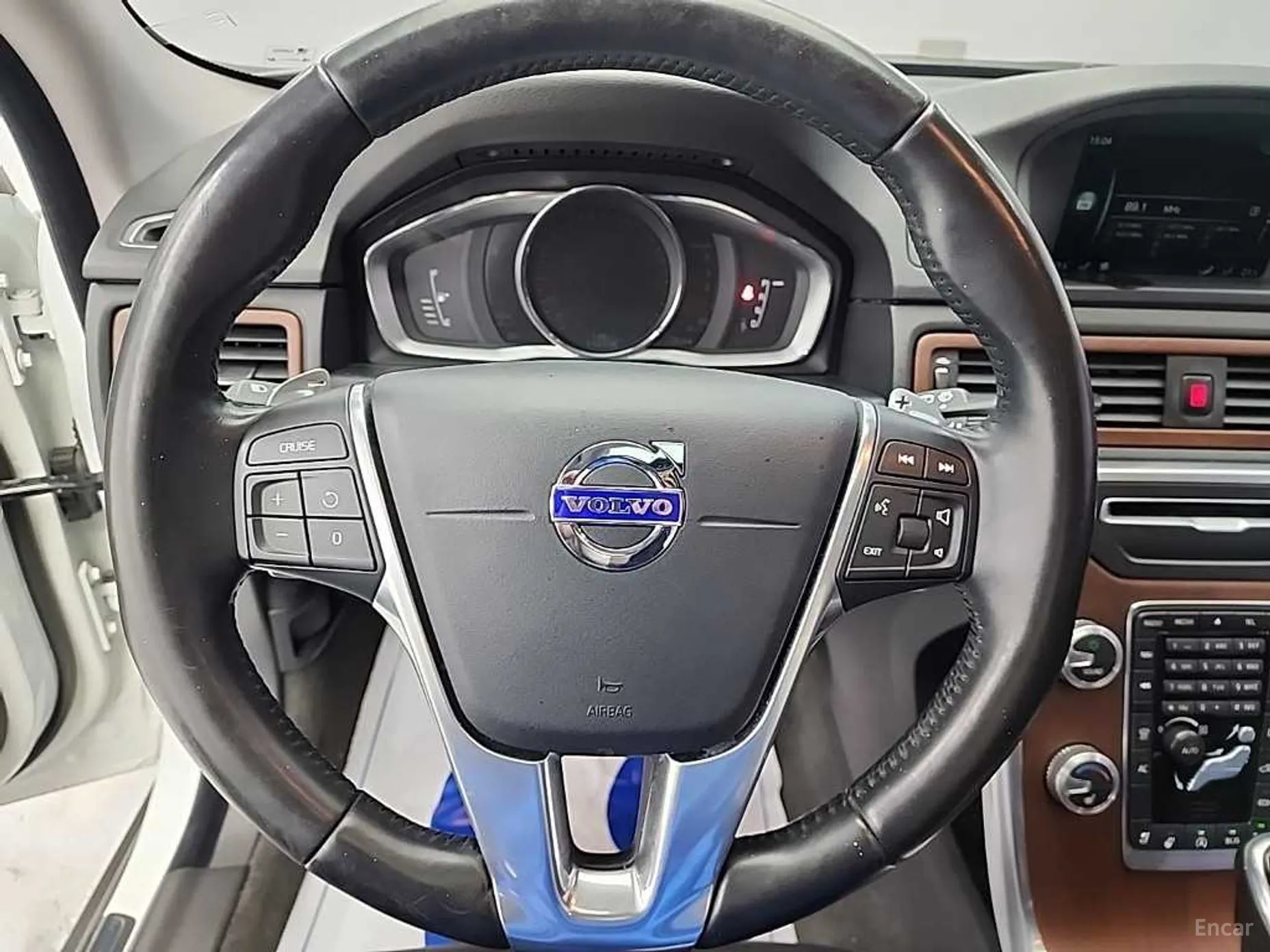 Volvo XC70 превью 9