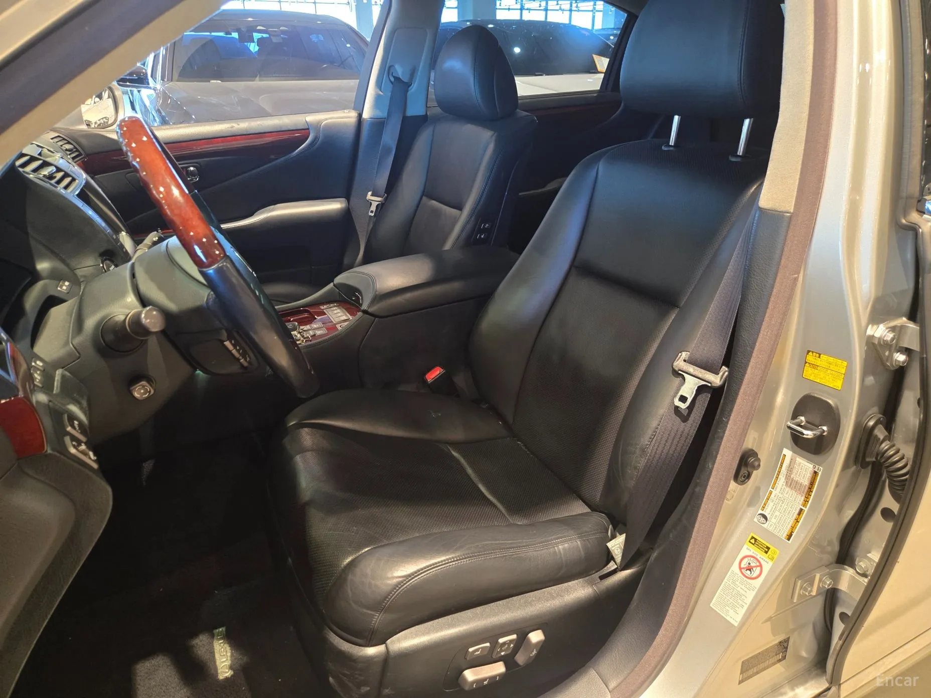 Lexus LS460L превью 10