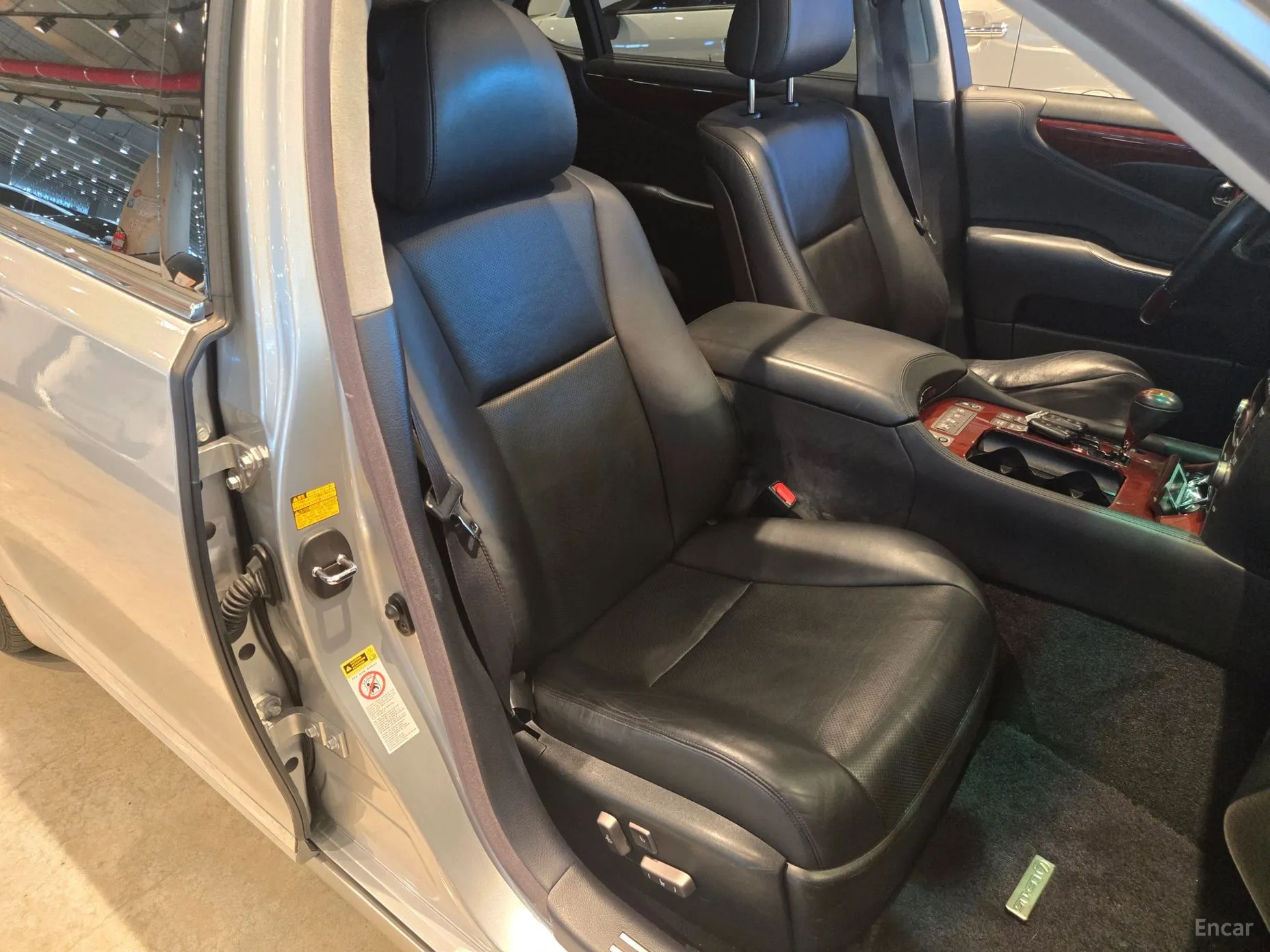 Lexus LS460L превью 11