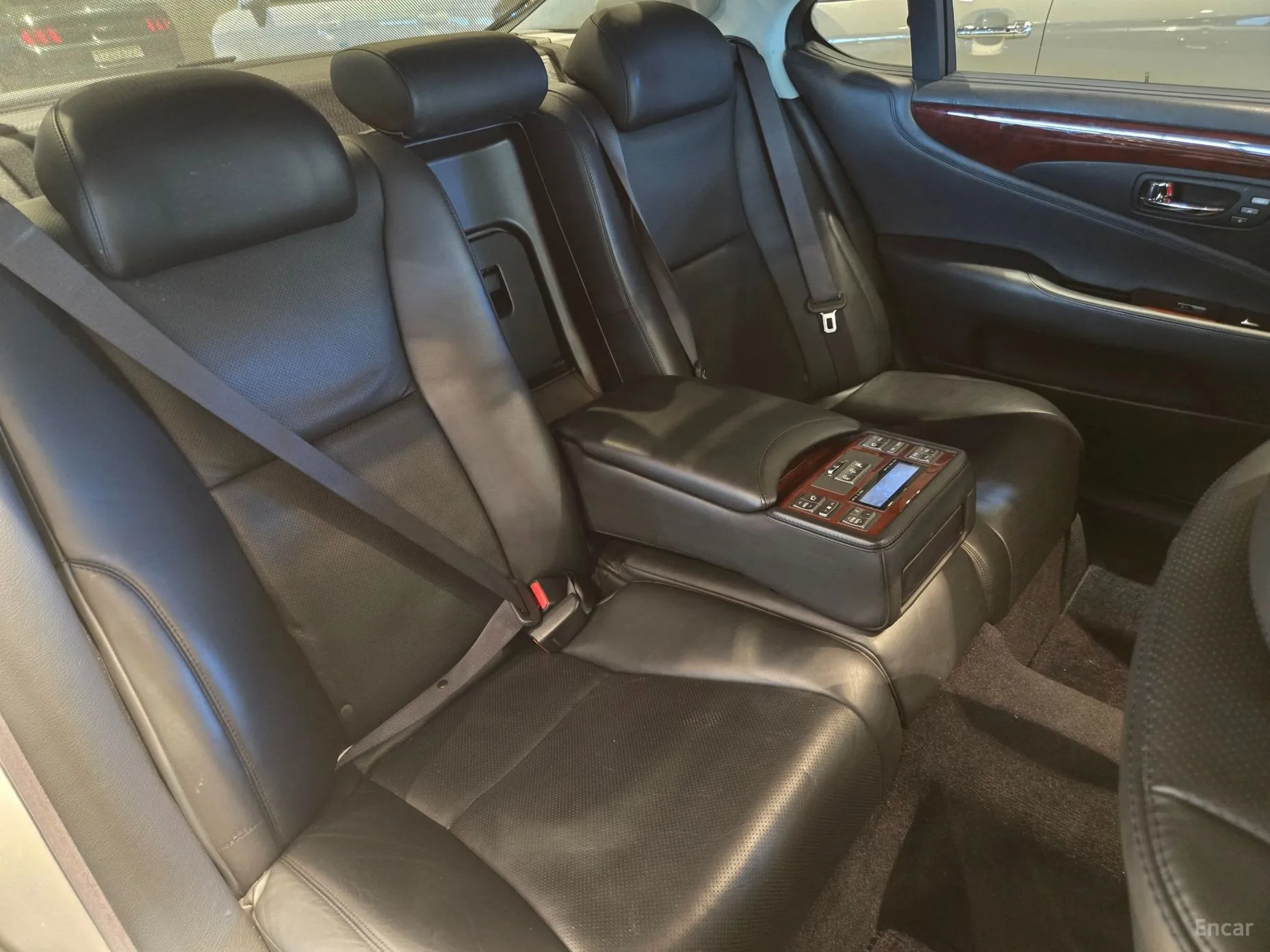 Lexus LS460L превью 12