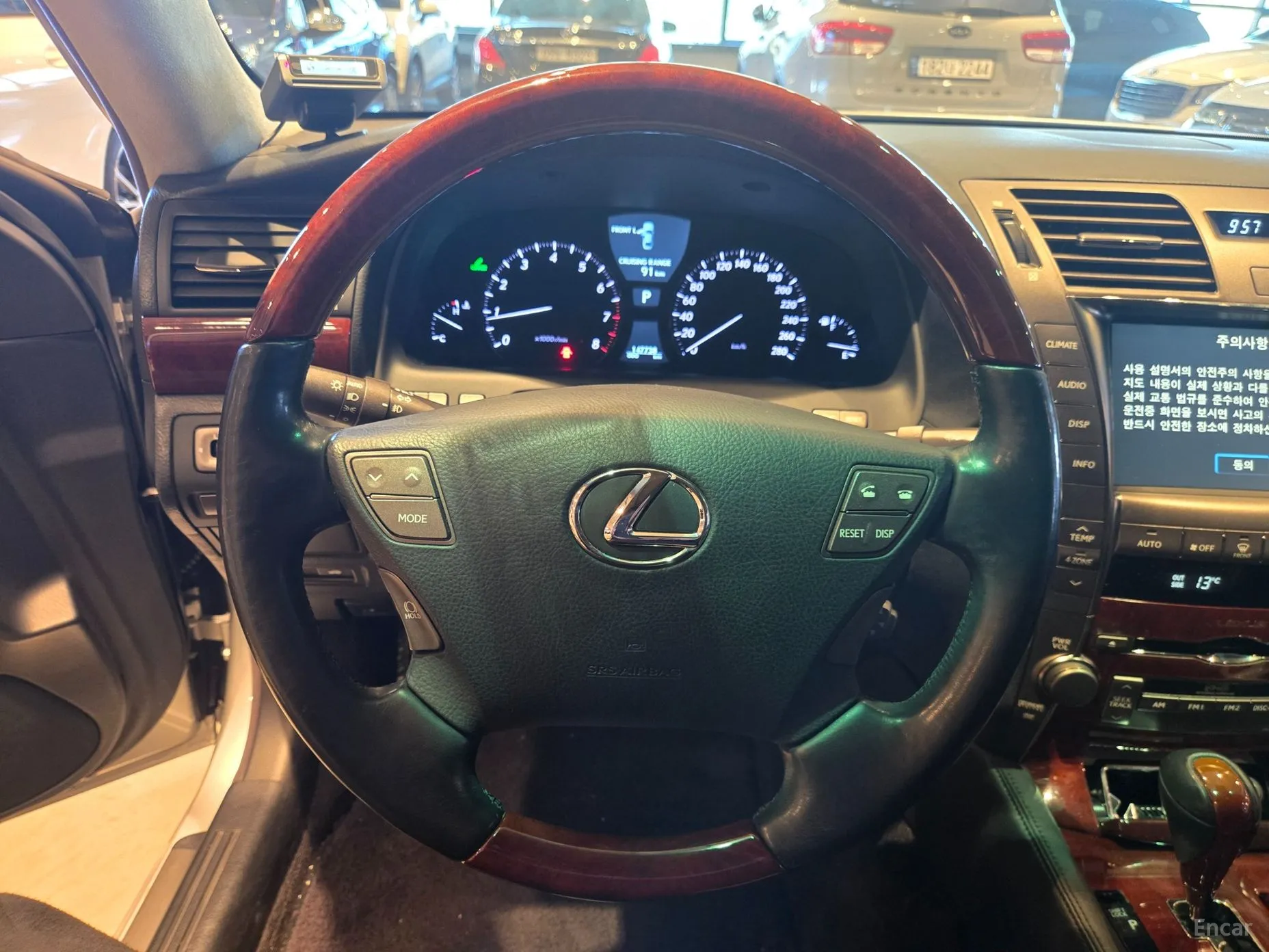 Lexus LS460L превью 13