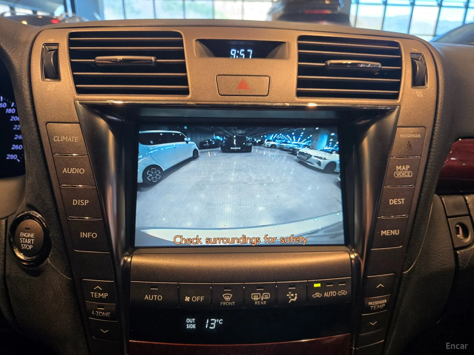 Lexus LS460L превью 16