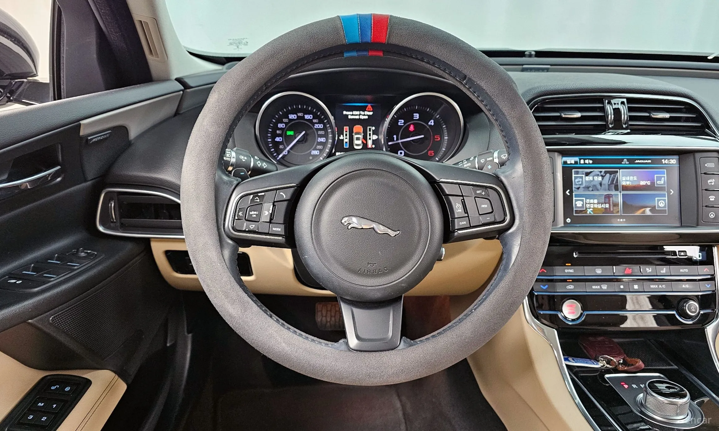 Jaguar XE превью 13