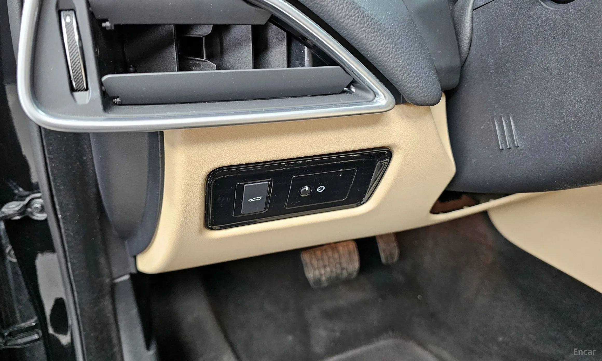 Jaguar XE превью 16