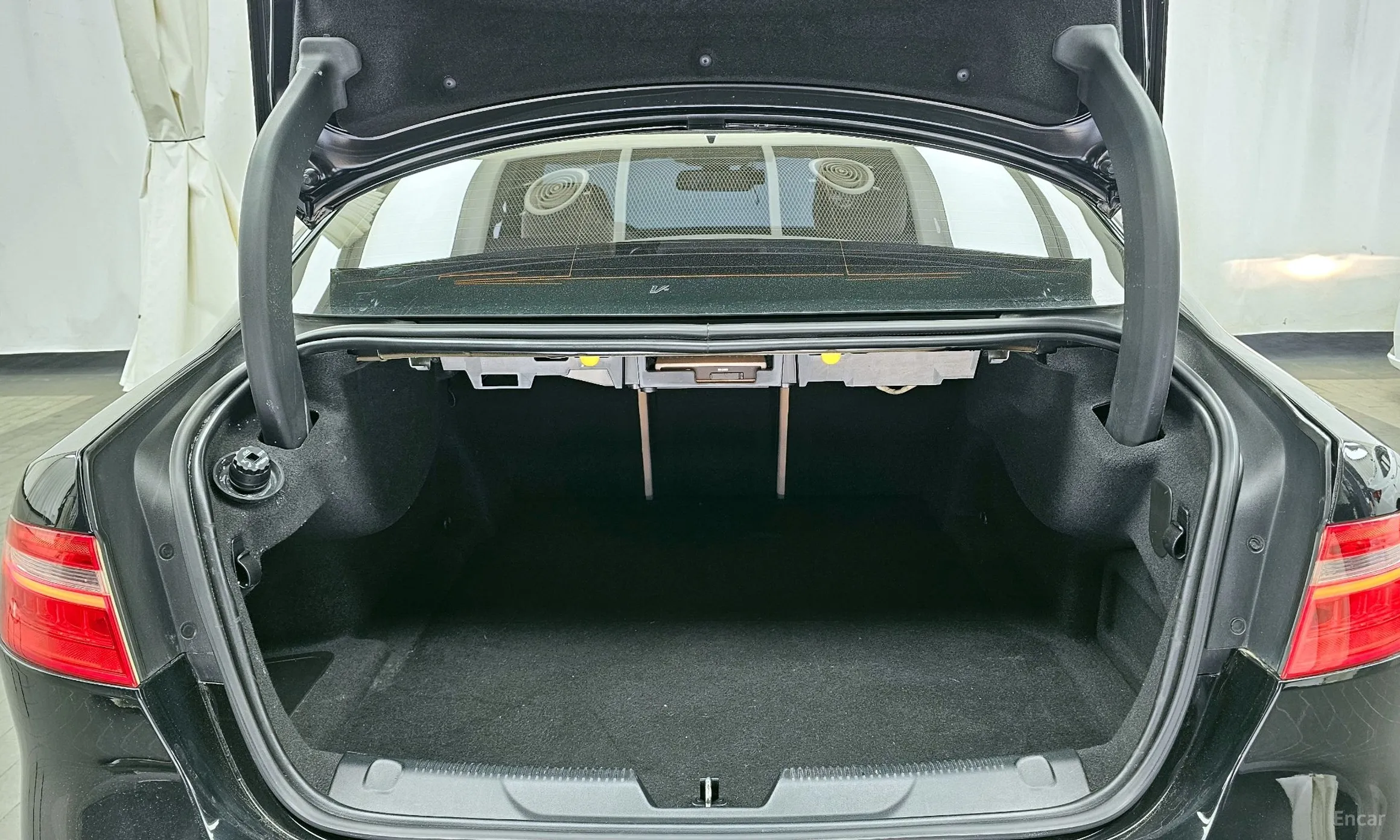 Jaguar XE превью 20