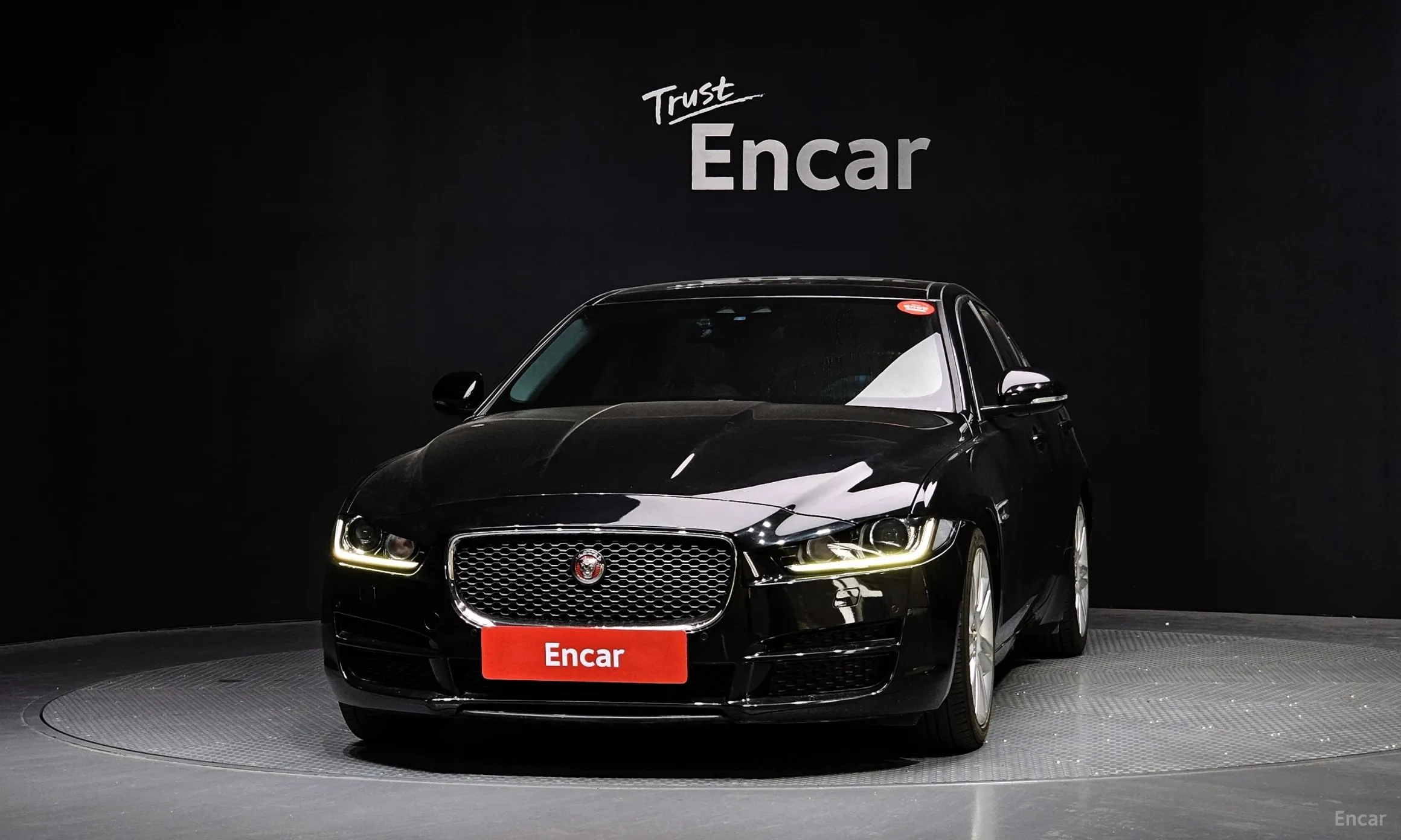 Jaguar XE превью 3