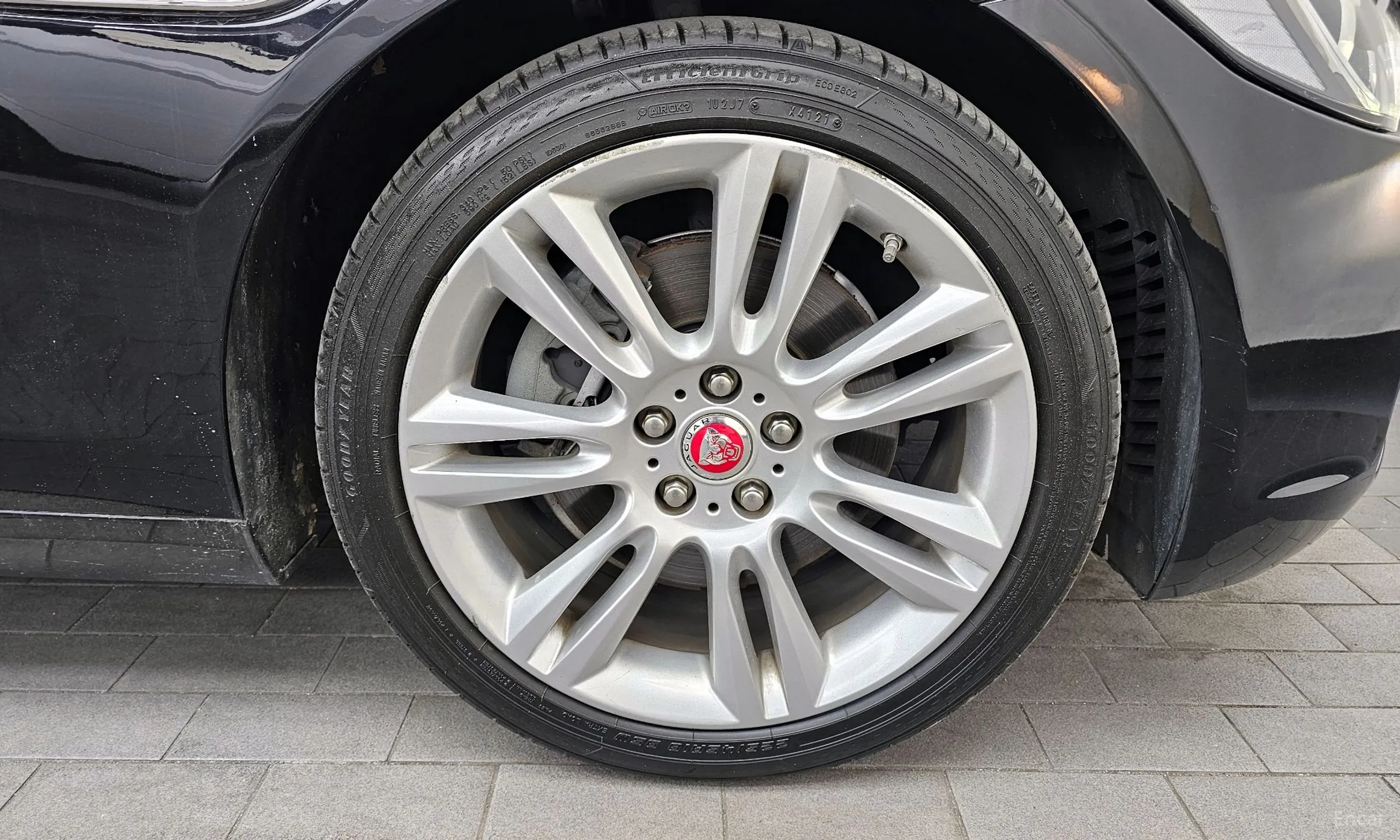 Jaguar XE превью 5