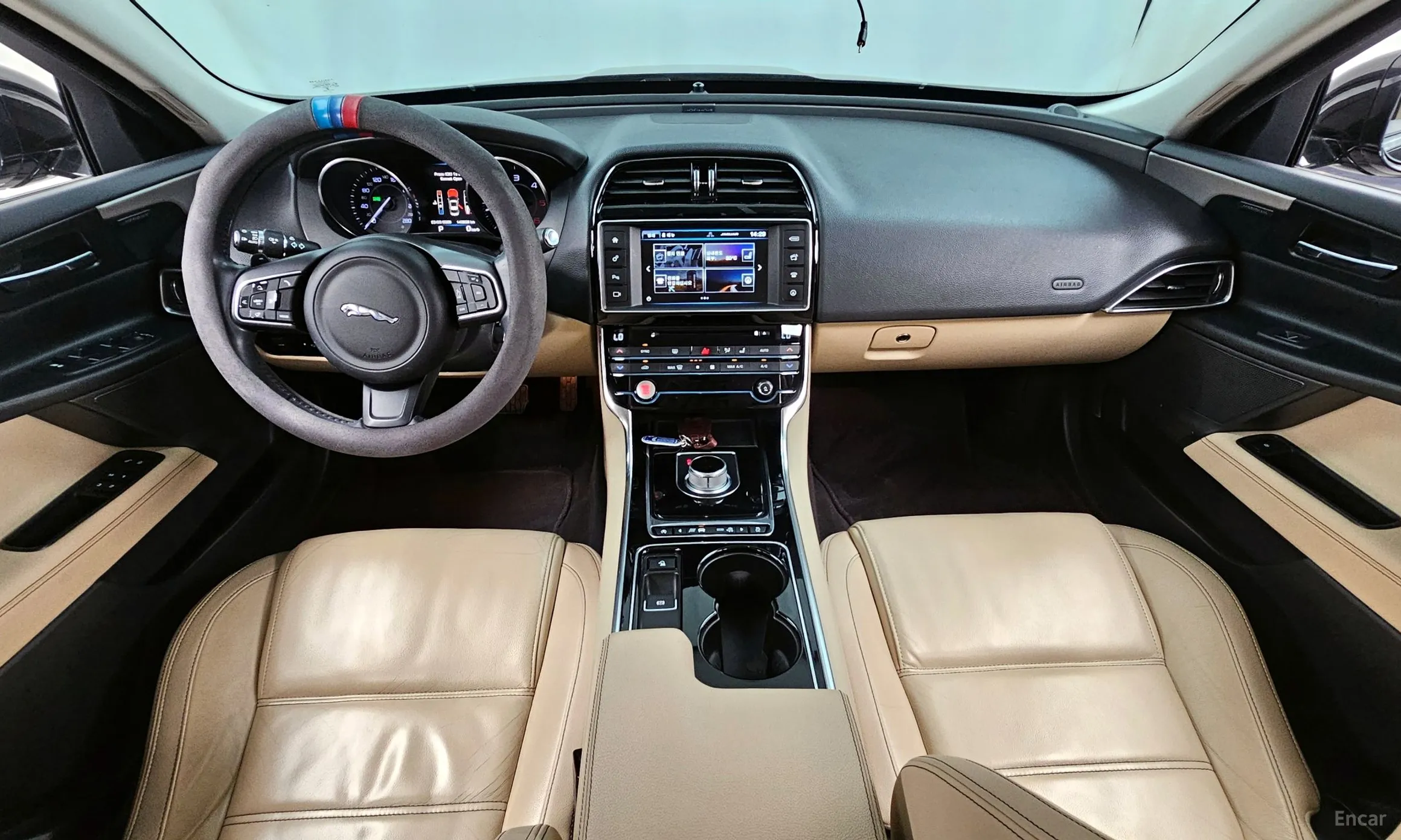Jaguar XE превью 7