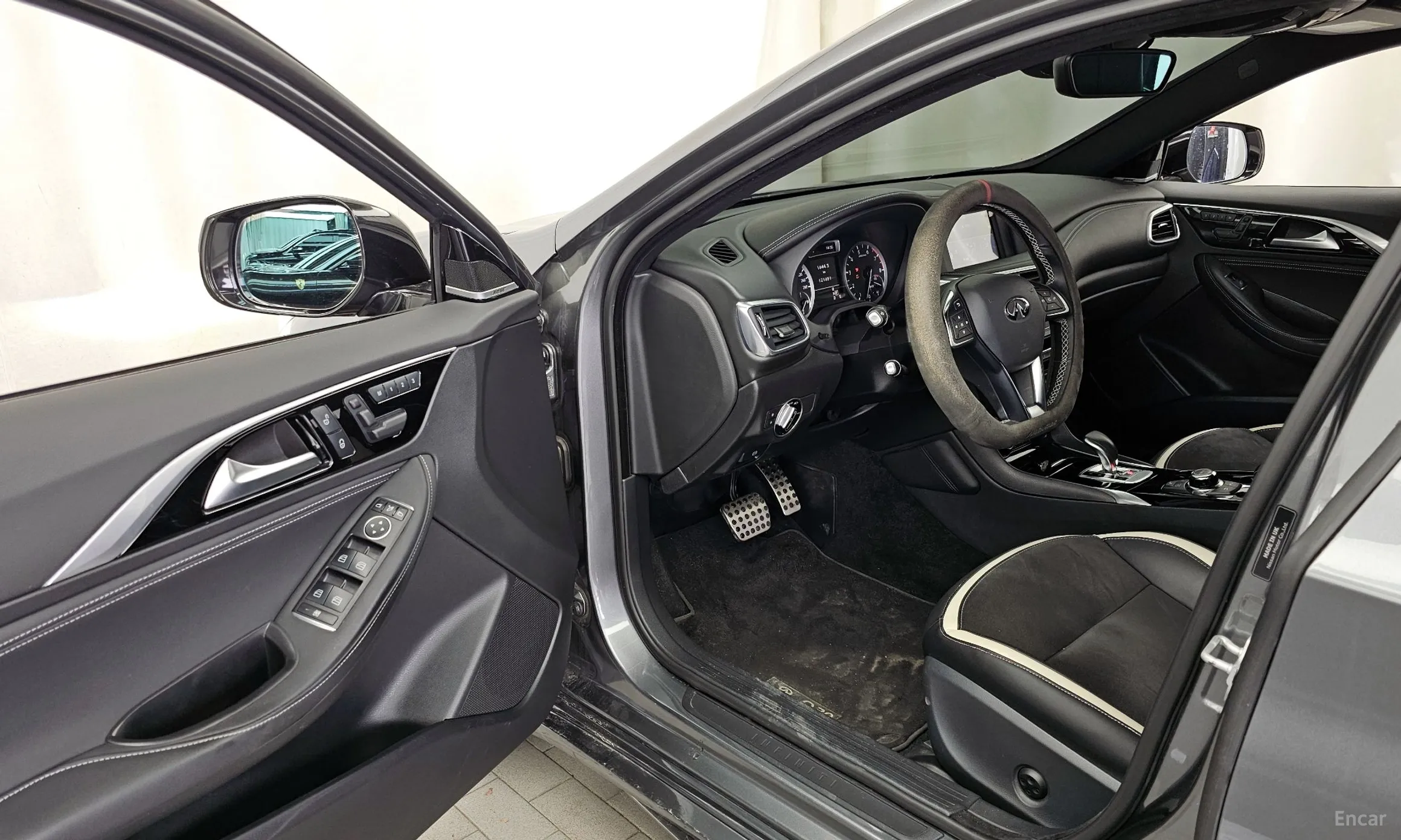 Infiniti Q30 превью 10