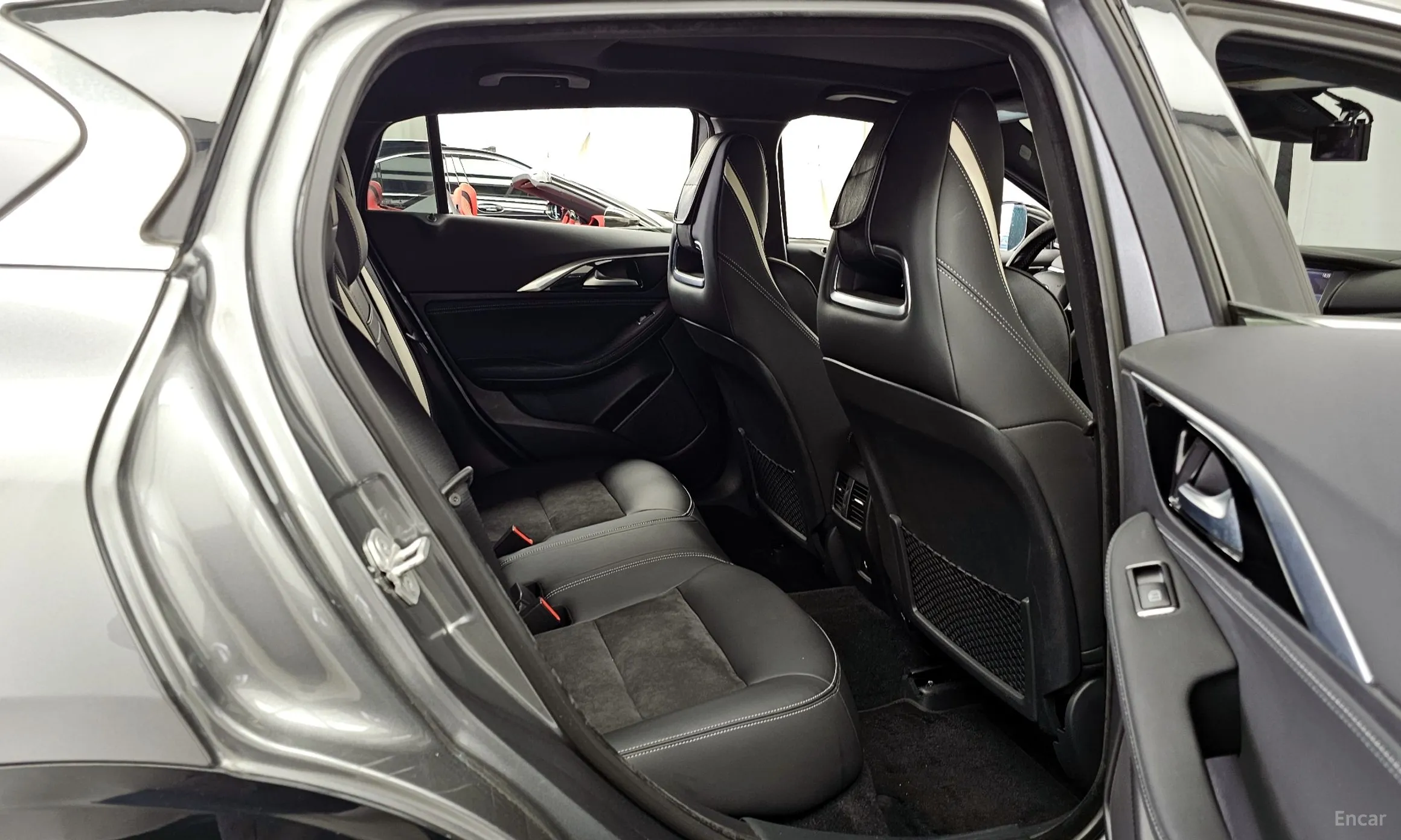 Infiniti Q30 превью 12