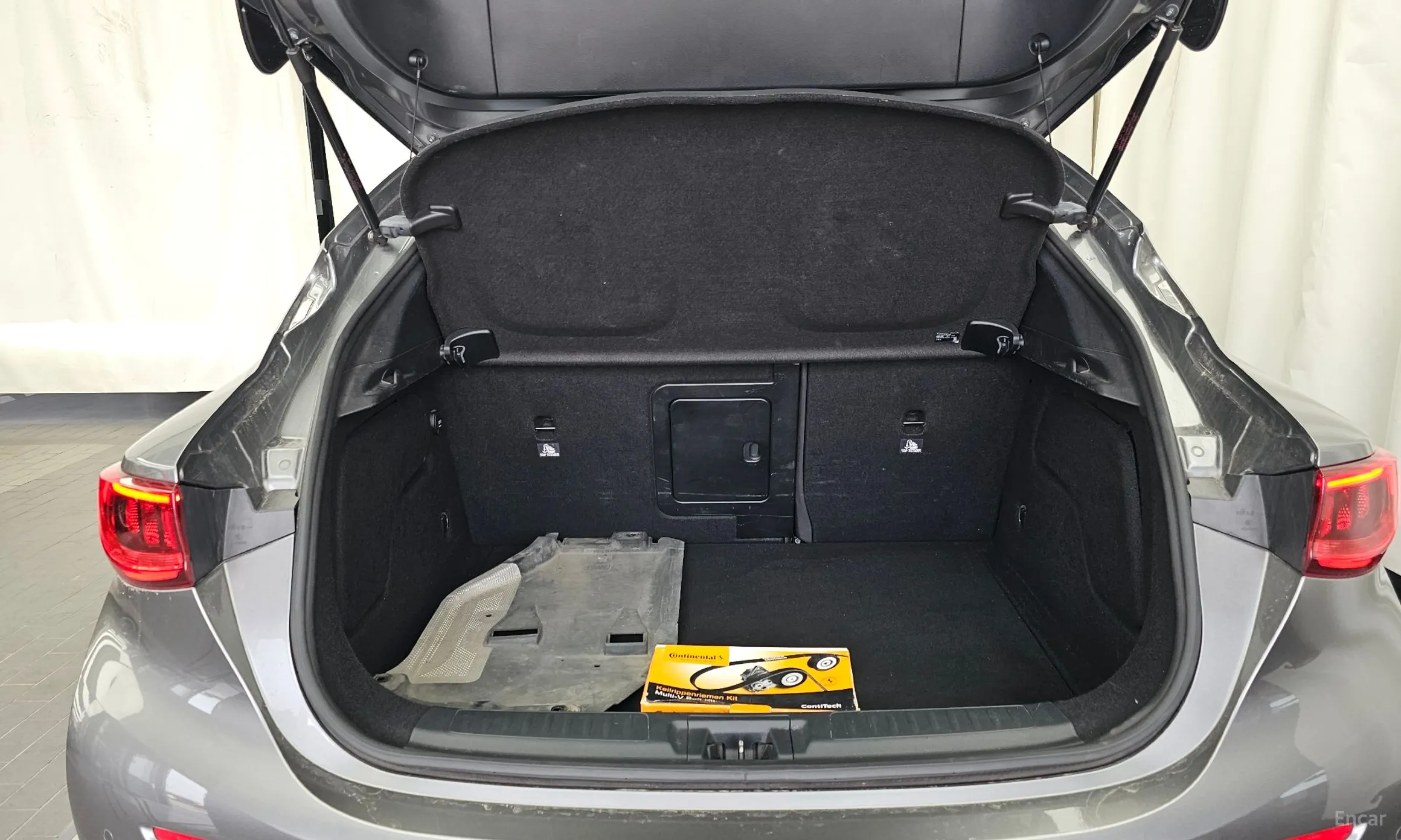 Infiniti Q30 превью 20