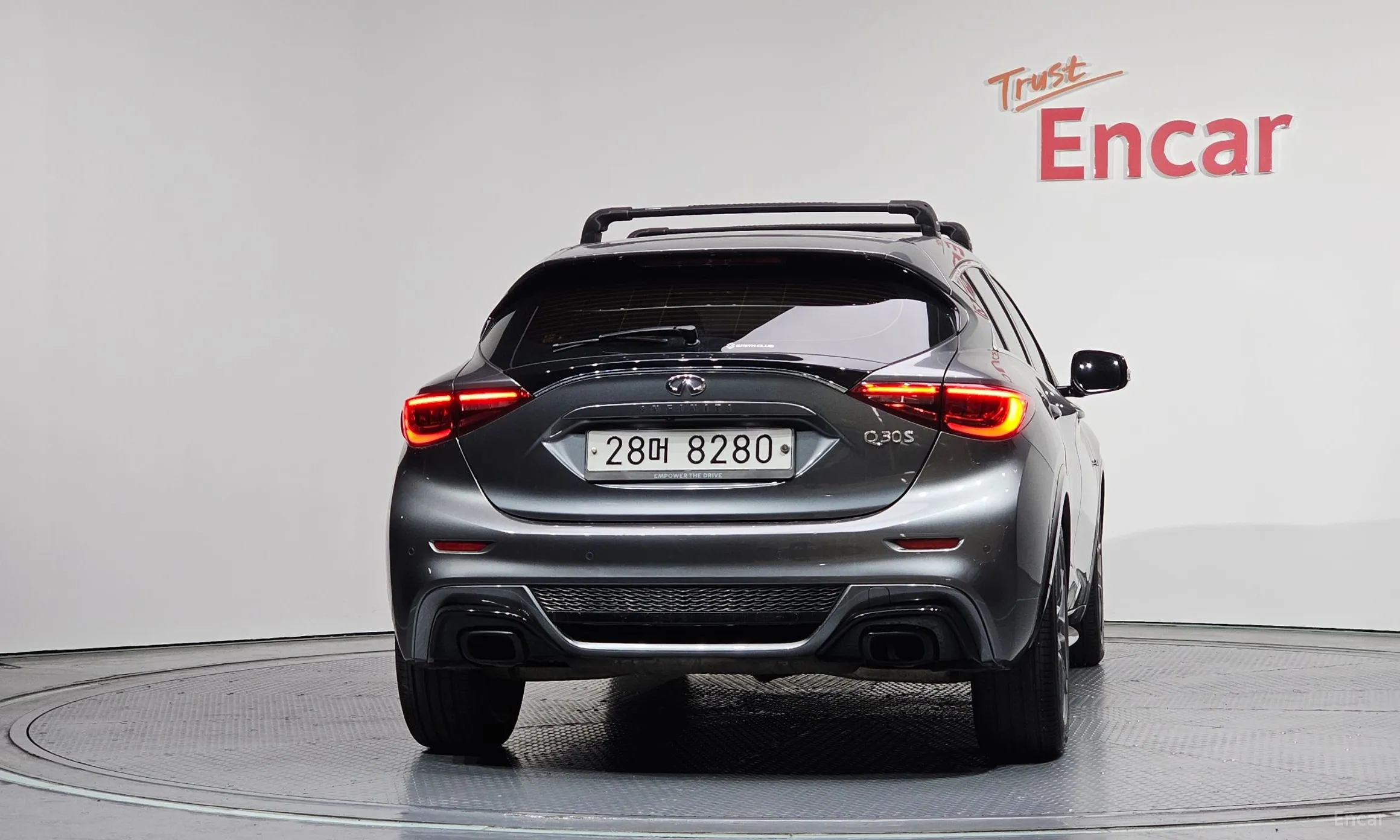 Infiniti Q30 превью 4