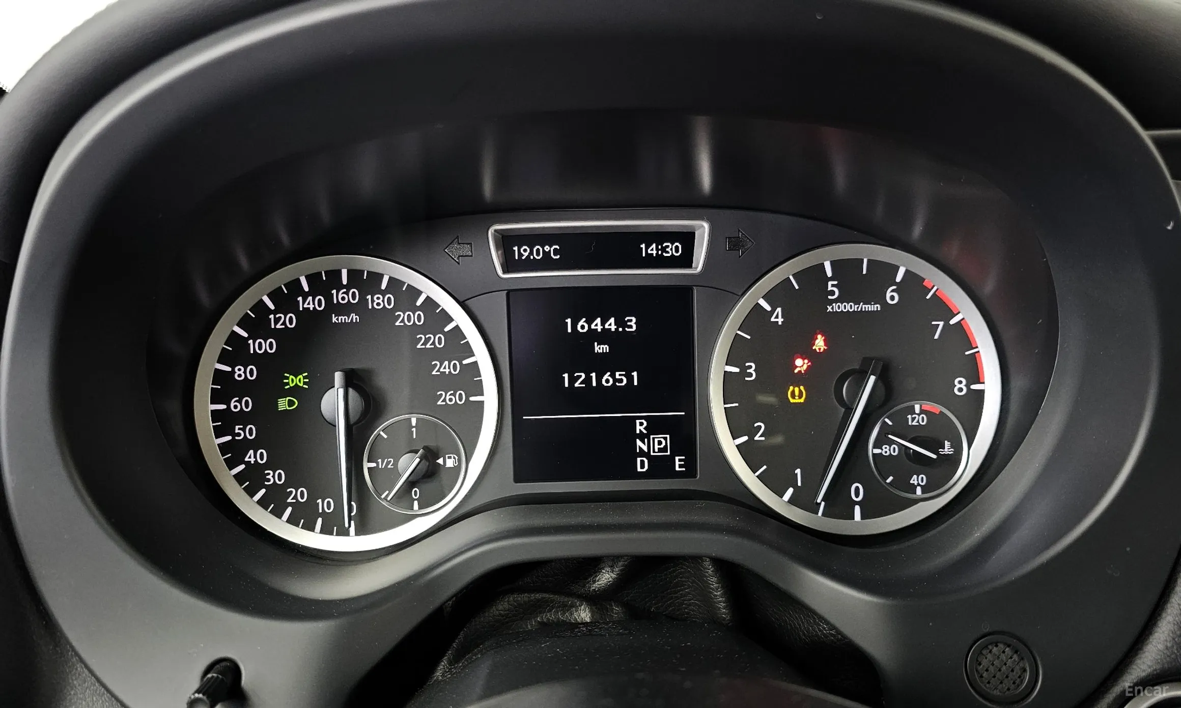 Infiniti Q30 превью 8