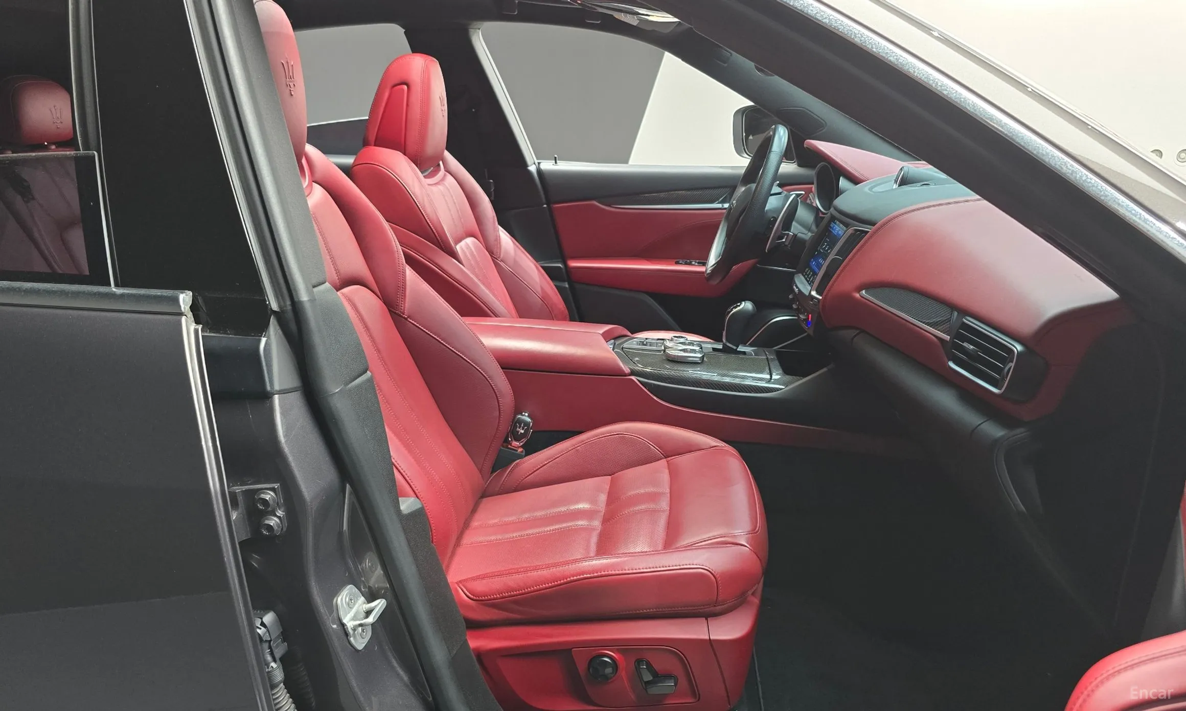 Maserati Levante превью 10