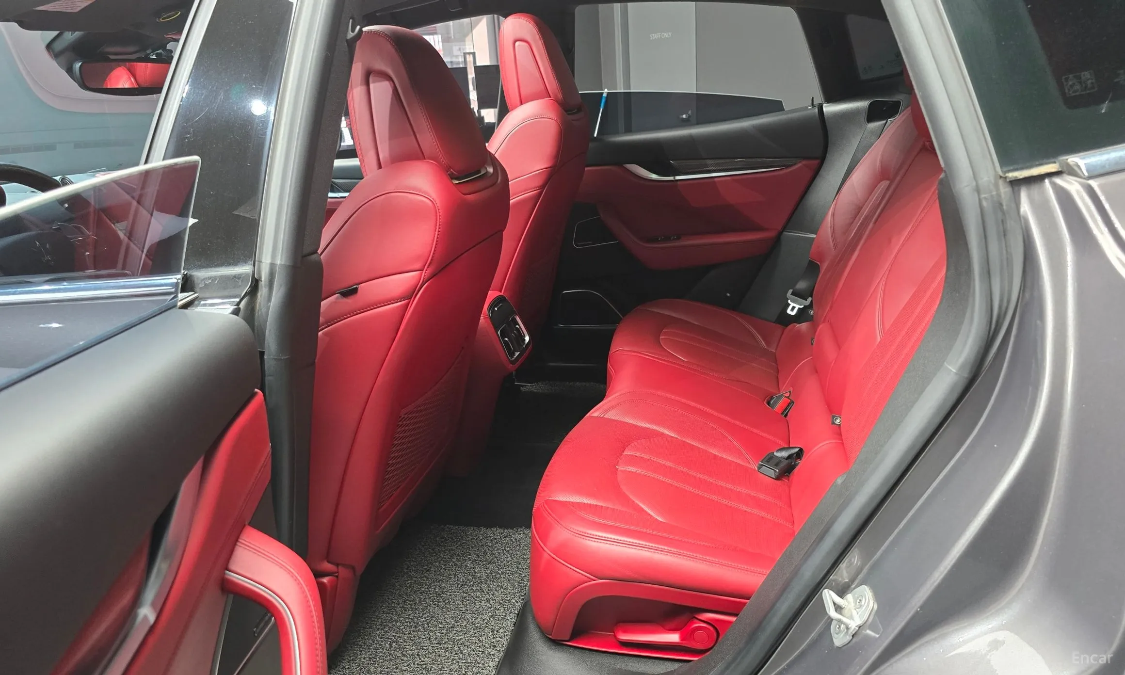 Maserati Levante превью 13