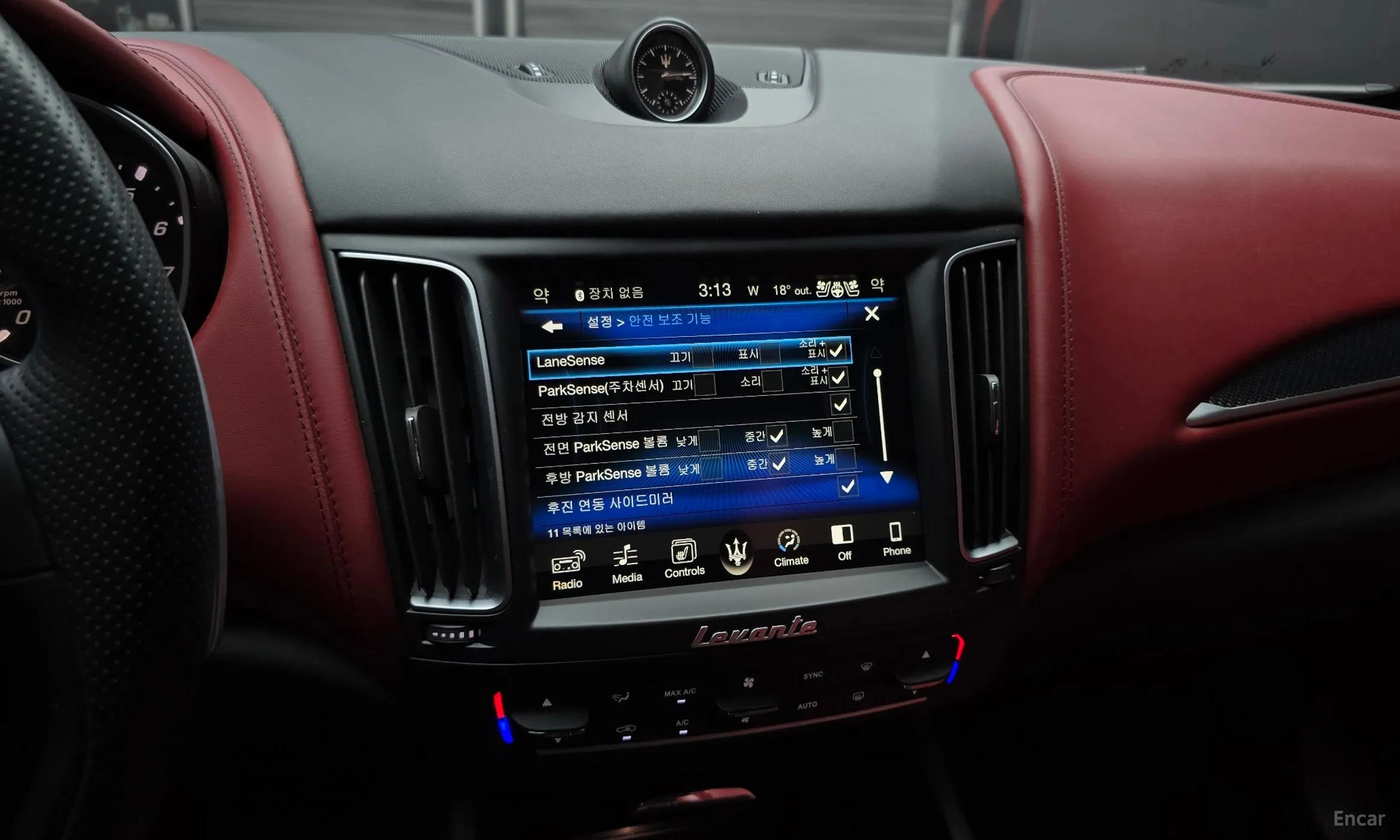 Maserati Levante превью 16