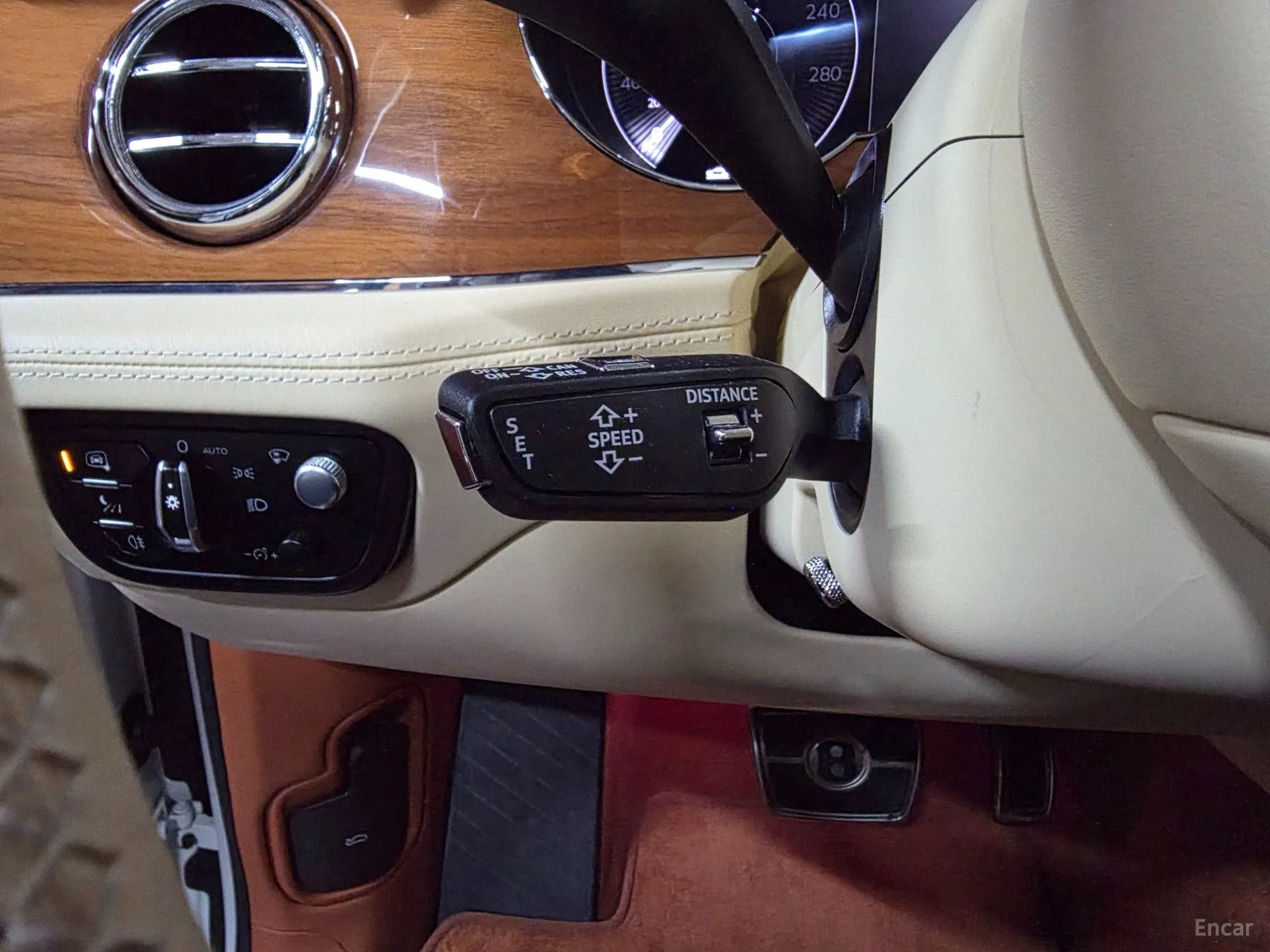 Bentley Bentayga превью 12