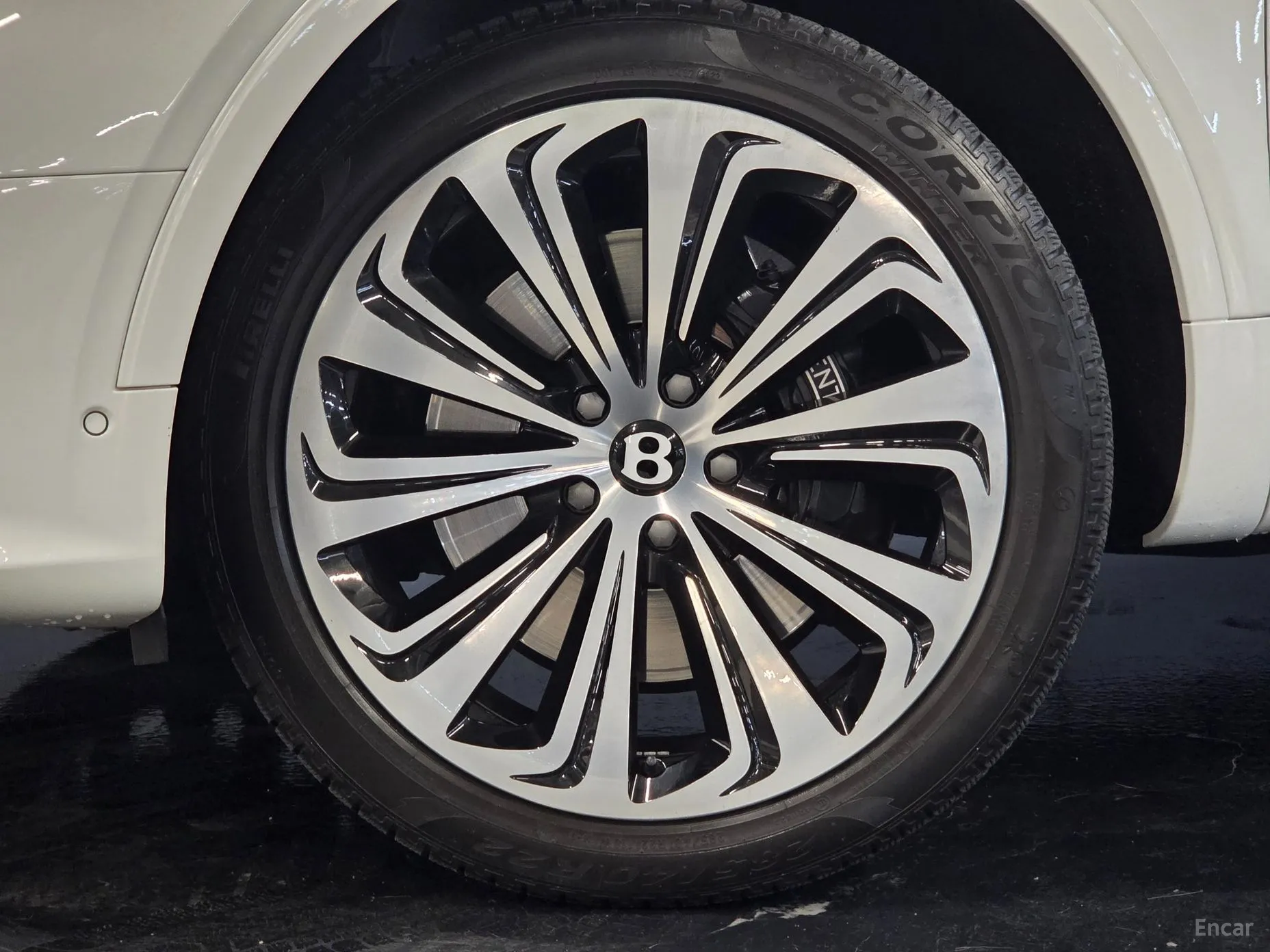 Bentley Bentayga превью 20
