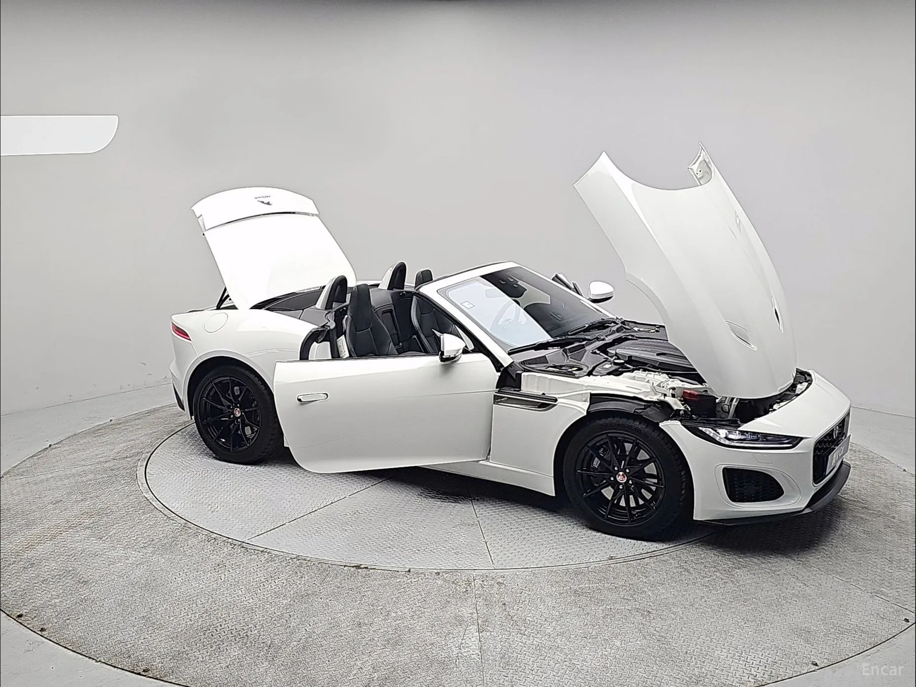 Jaguar F-TYPE превью 3
