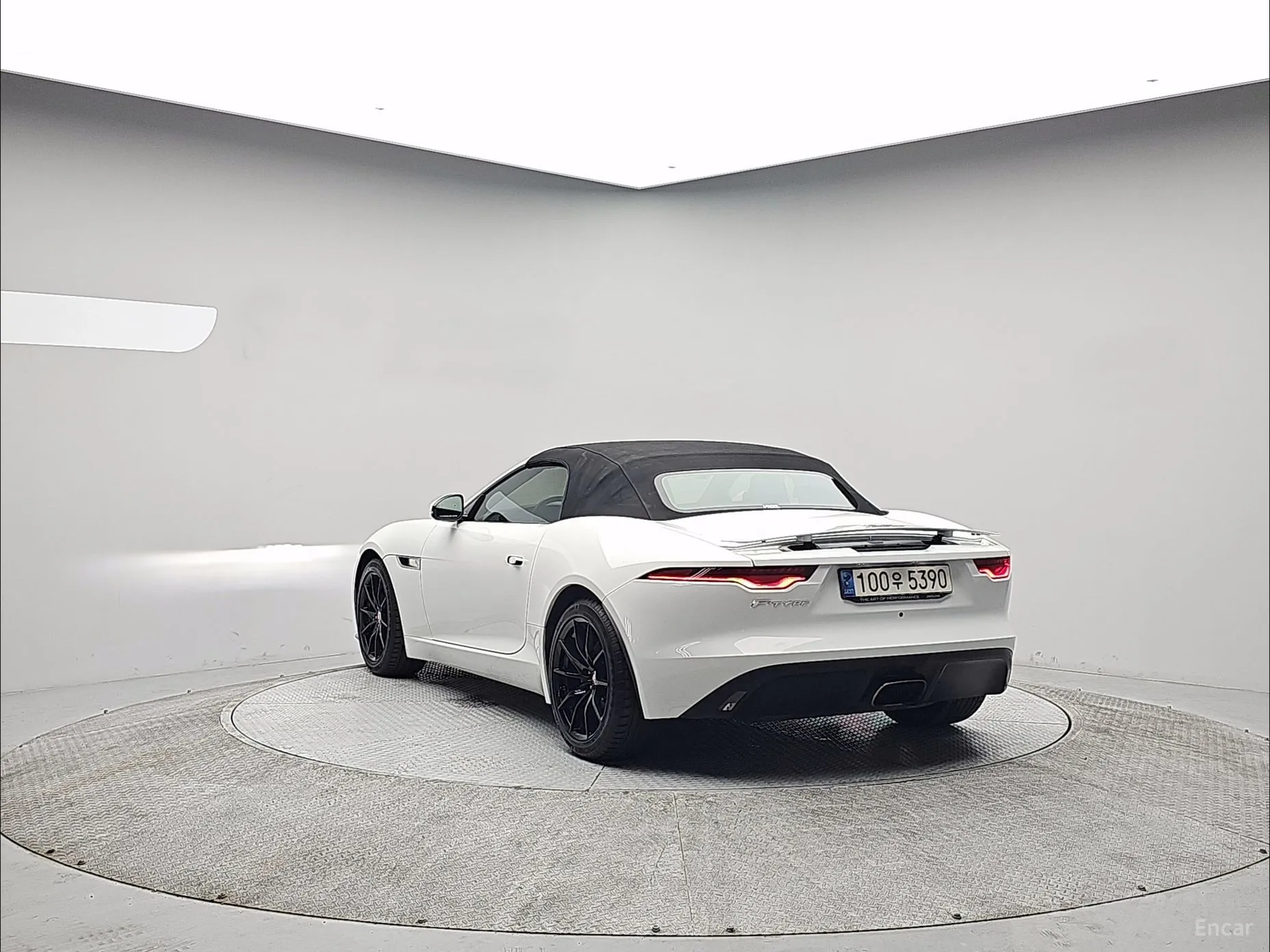 Jaguar F-TYPE превью 5