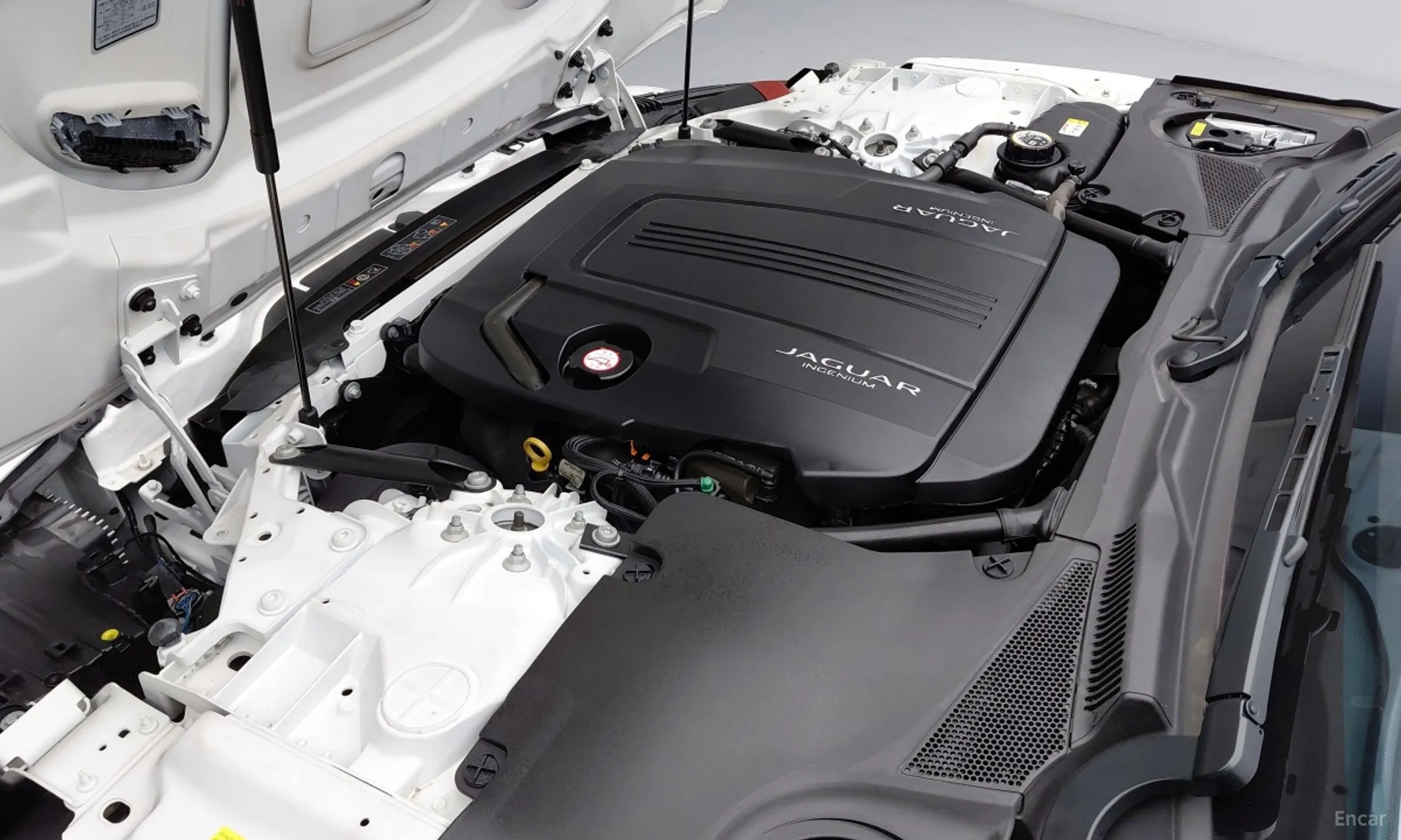 Jaguar F-TYPE превью 6