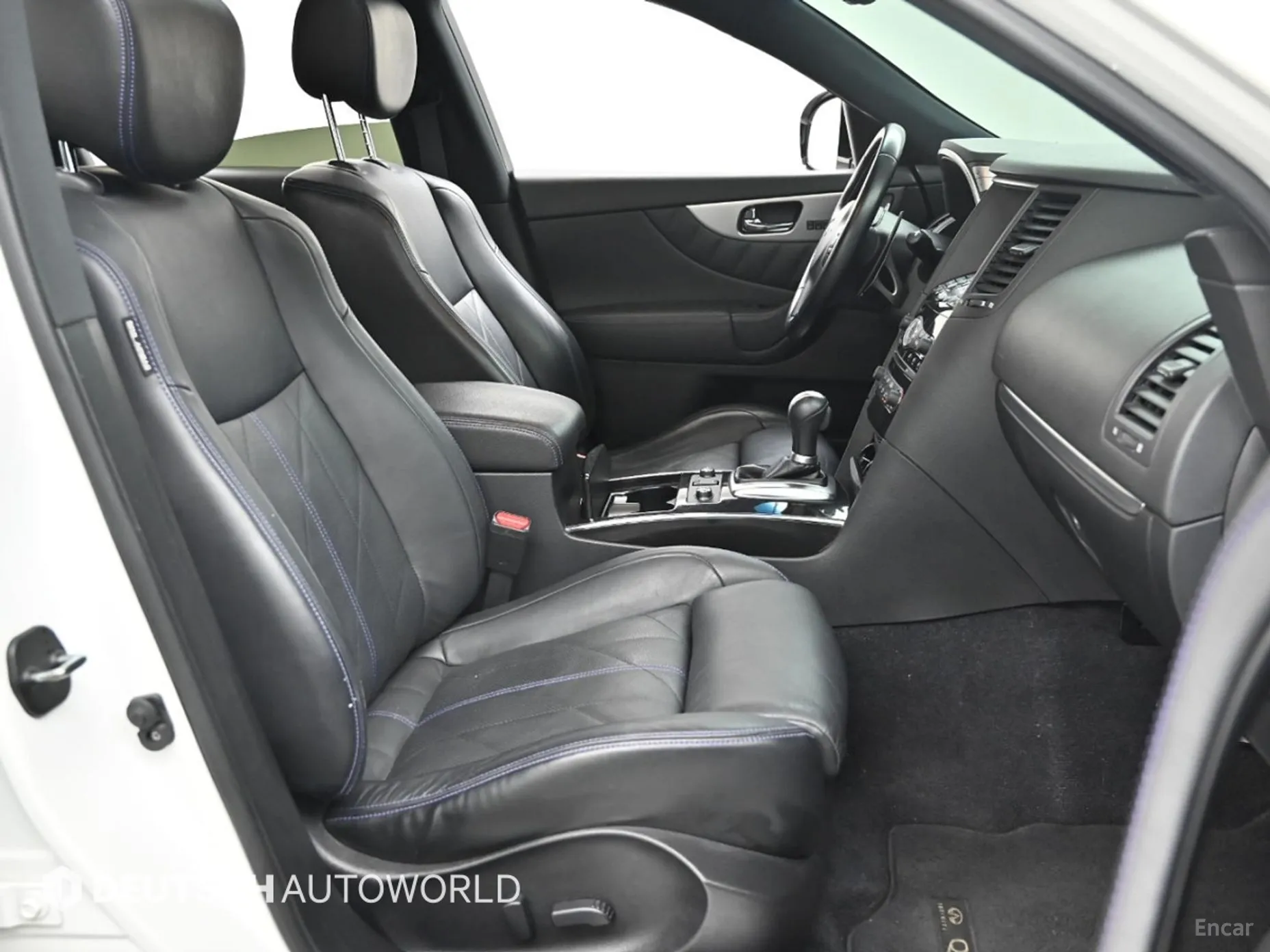Infiniti QX70 превью 10