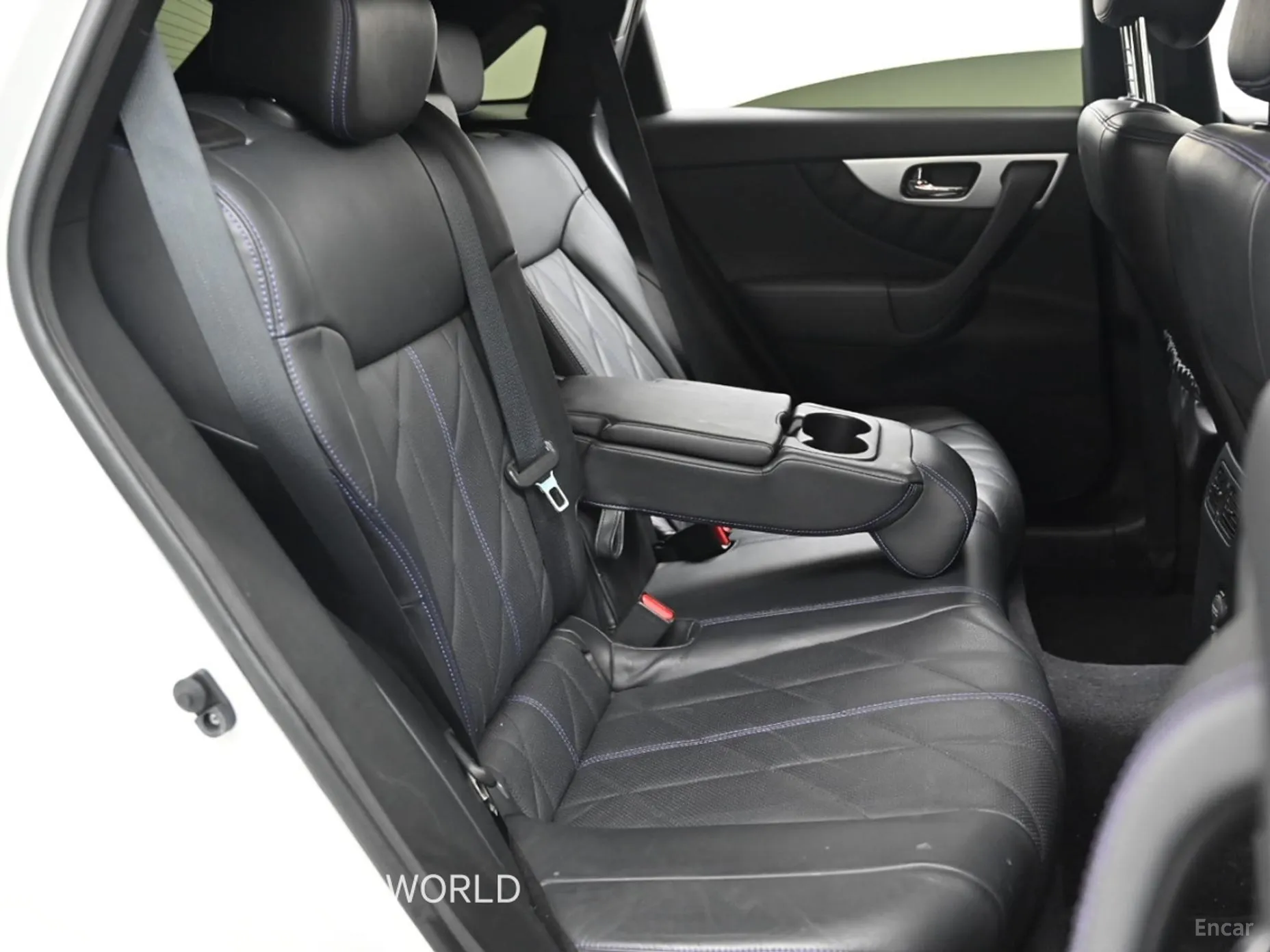 Infiniti QX70 превью 12
