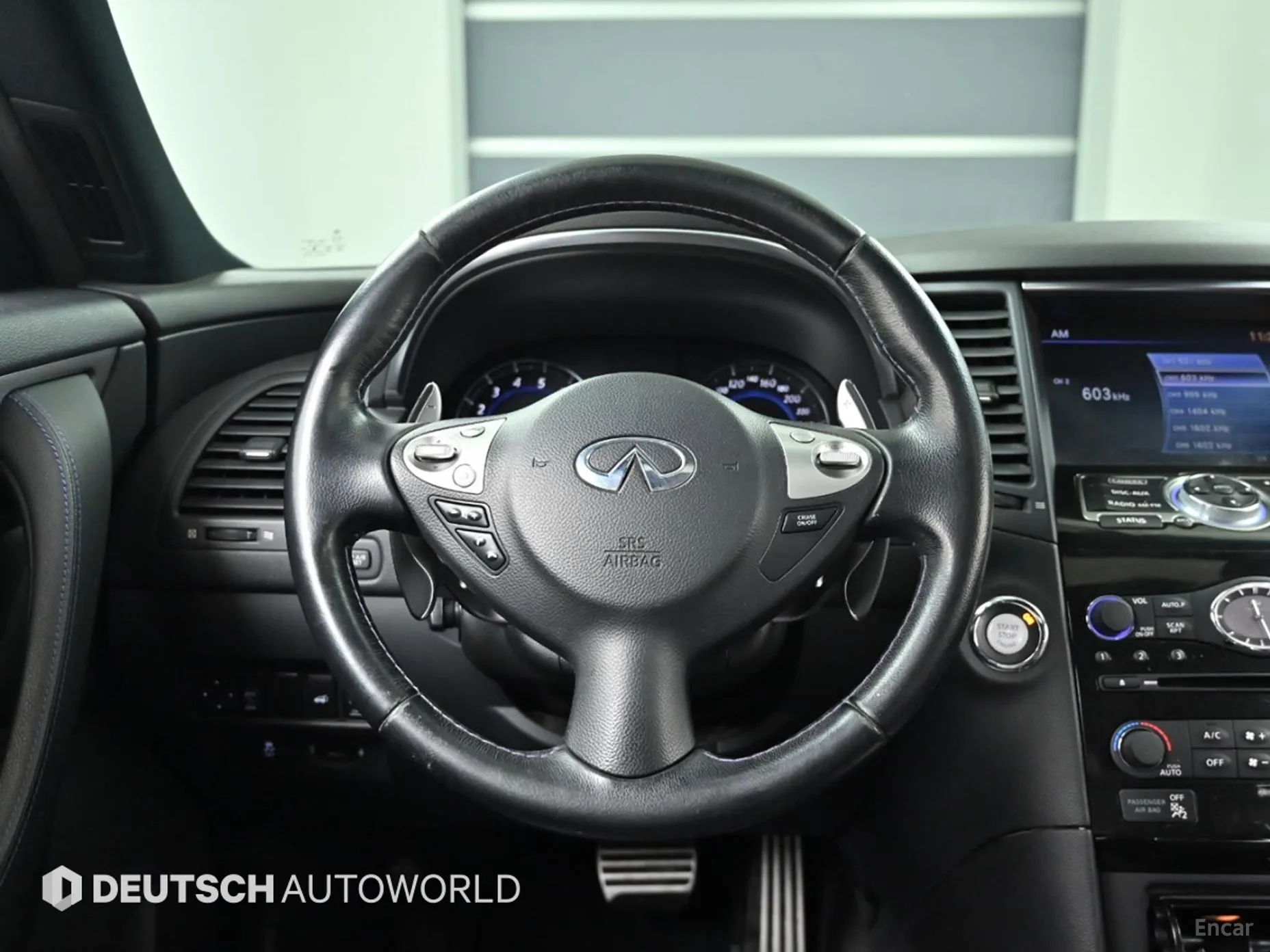 Infiniti QX70 превью 13
