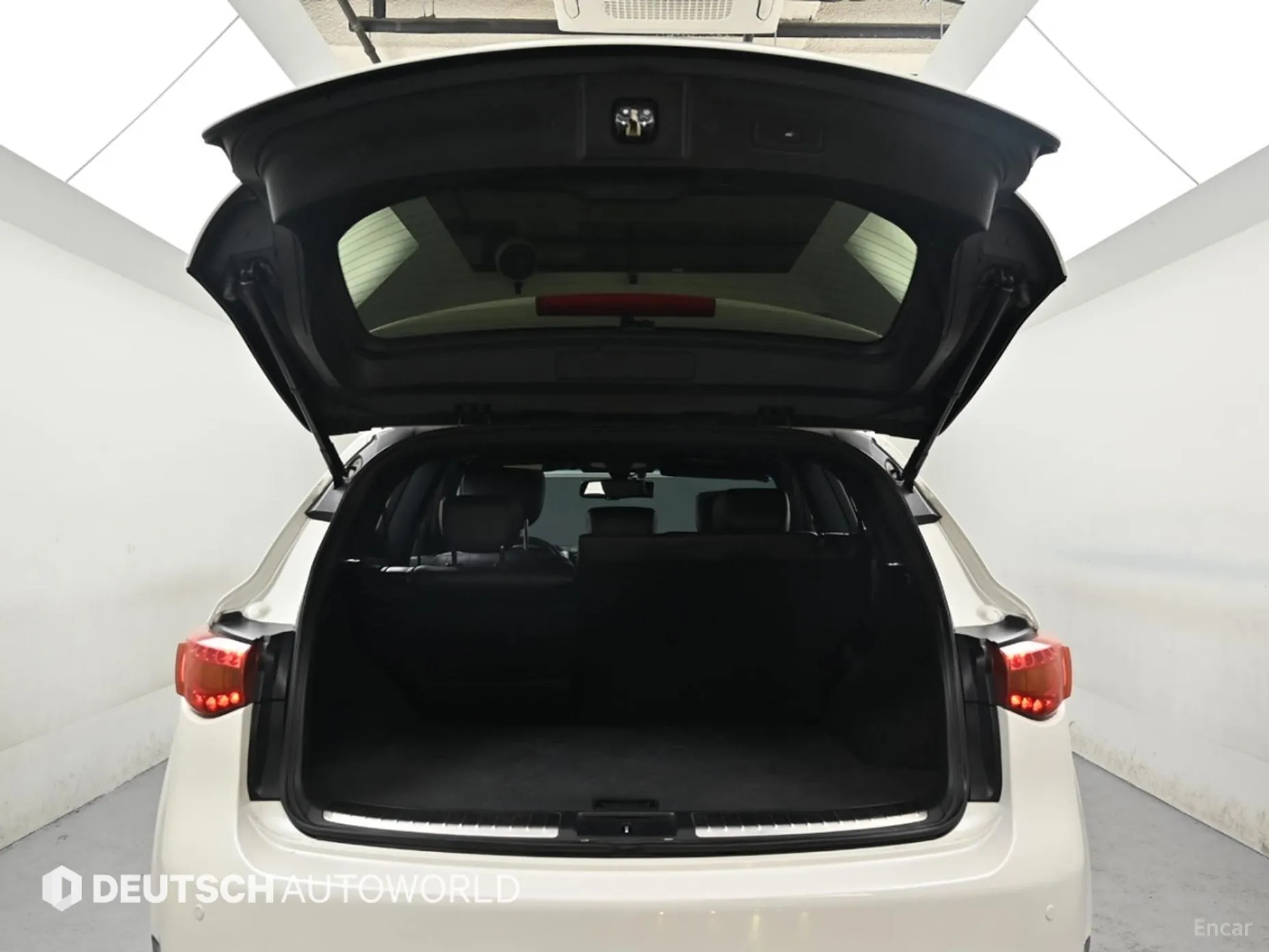 Infiniti QX70 превью 19