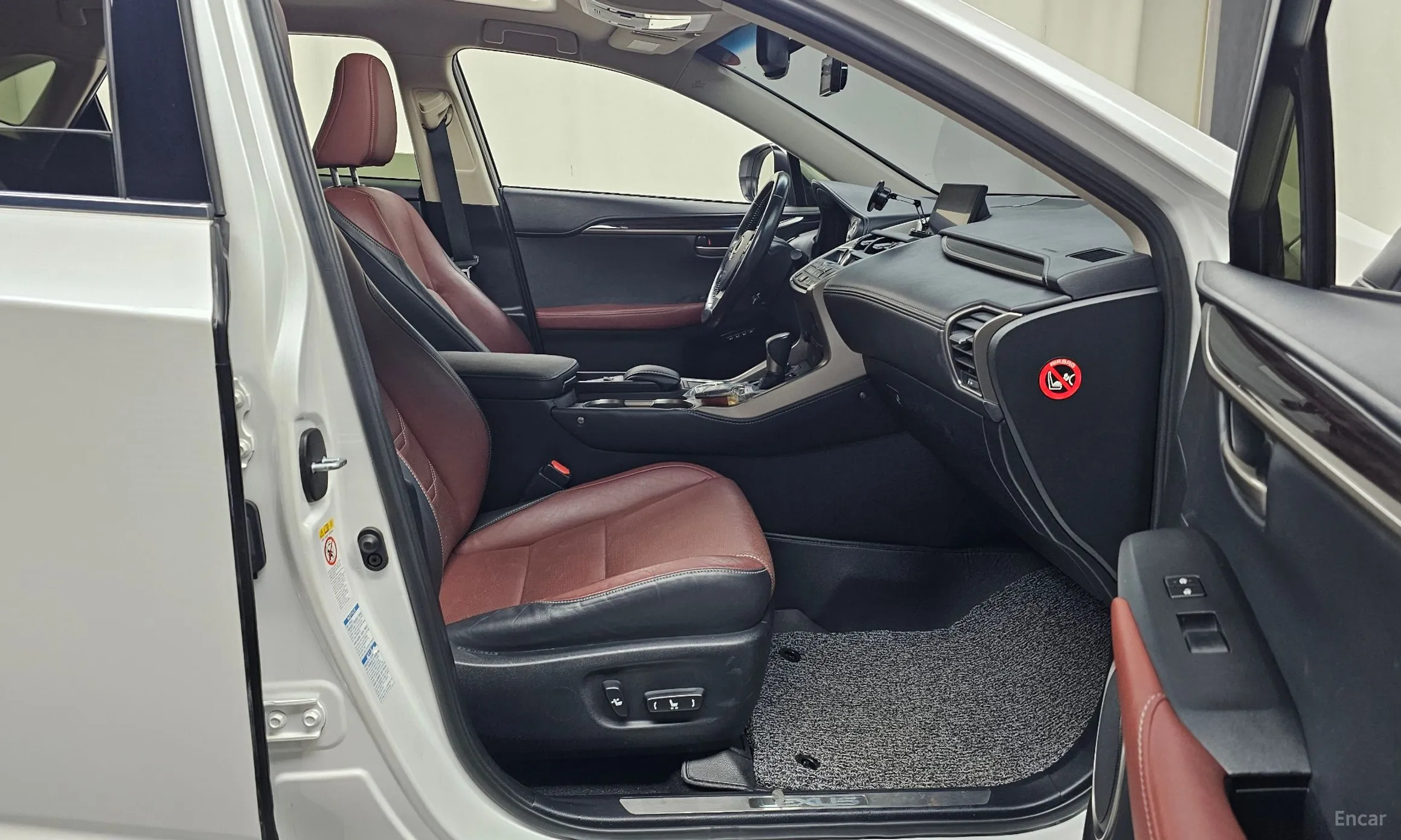 Lexus NX300h превью 11