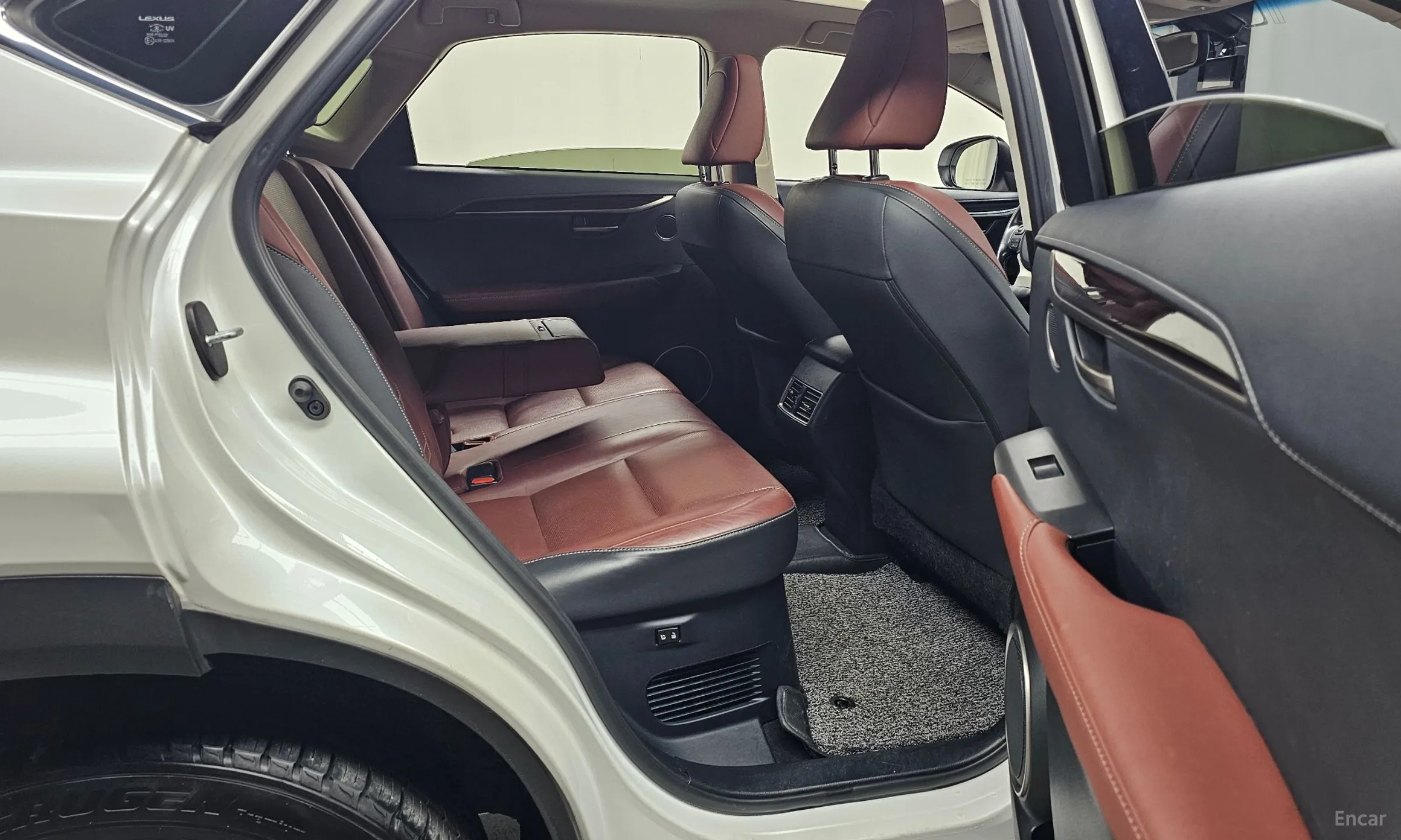 Lexus NX300h превью 12